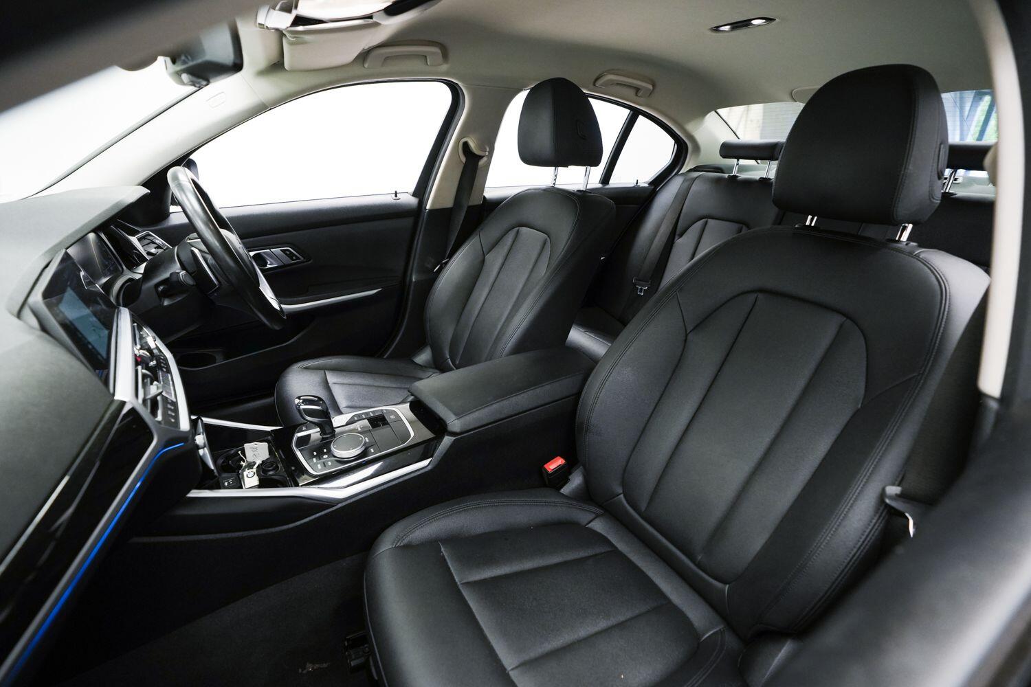 BMW 3 Series view 26