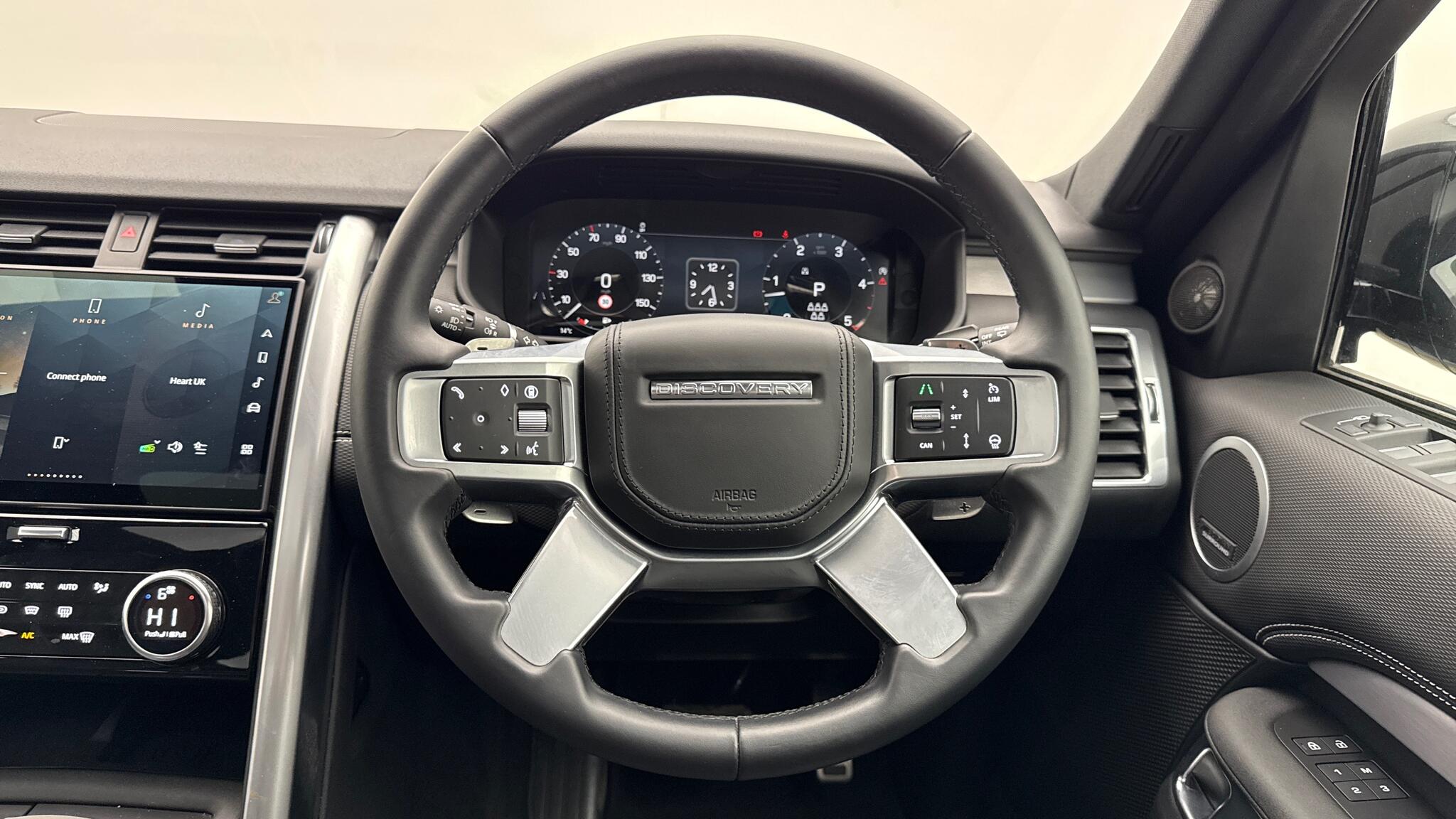 Land Rover Discovery view 15