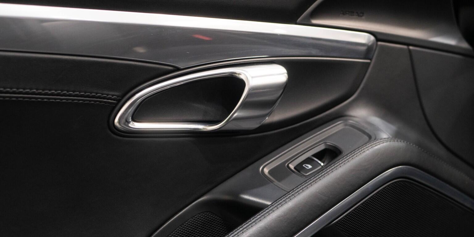 Porsche 911 view 35