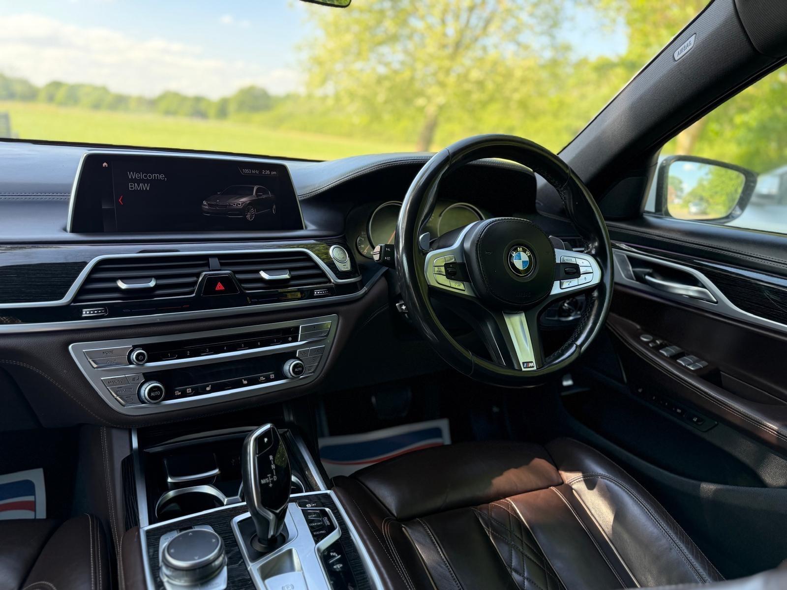BMW 7 Series view 21