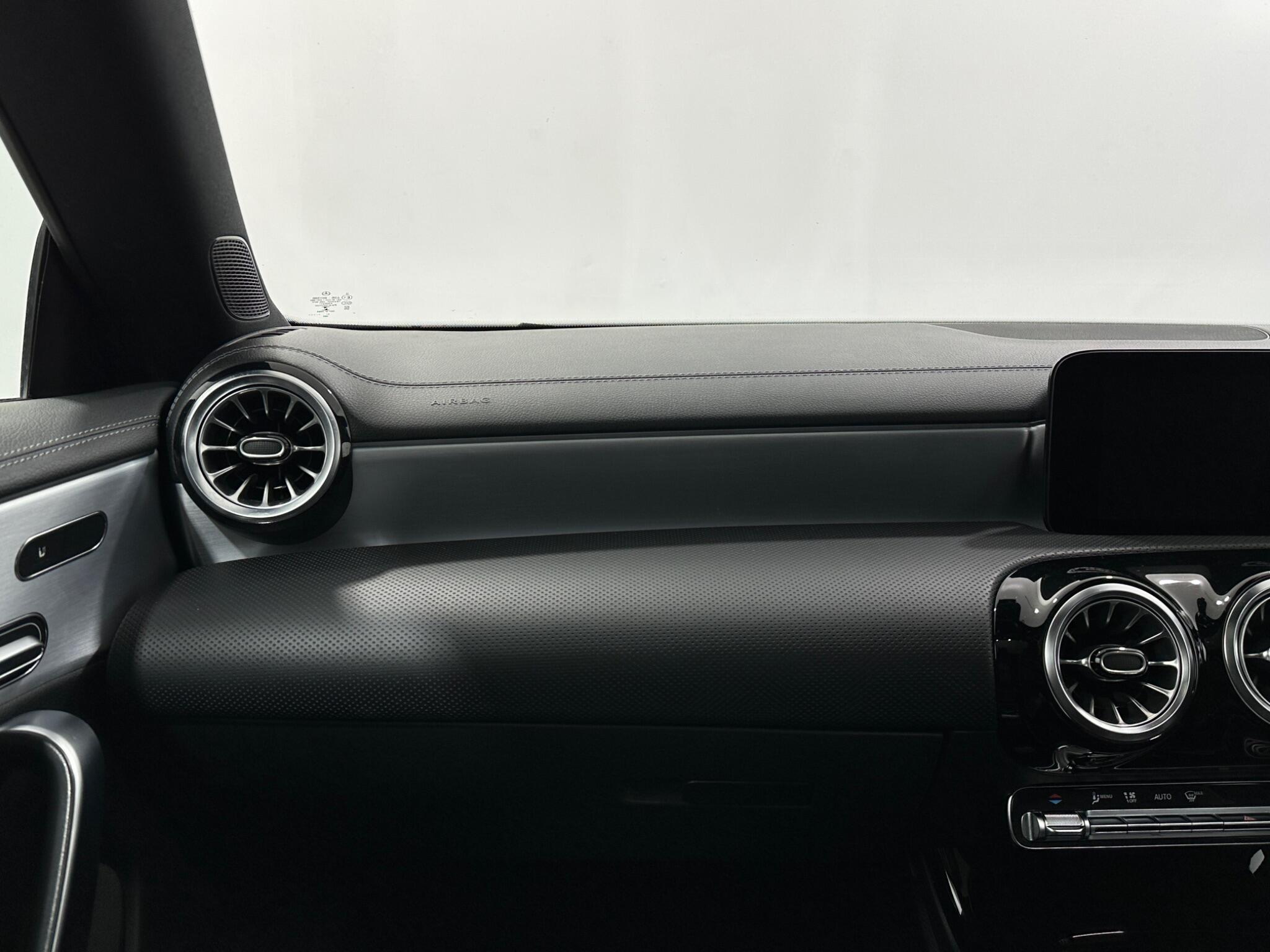 Mercedes-Benz Cla view 31