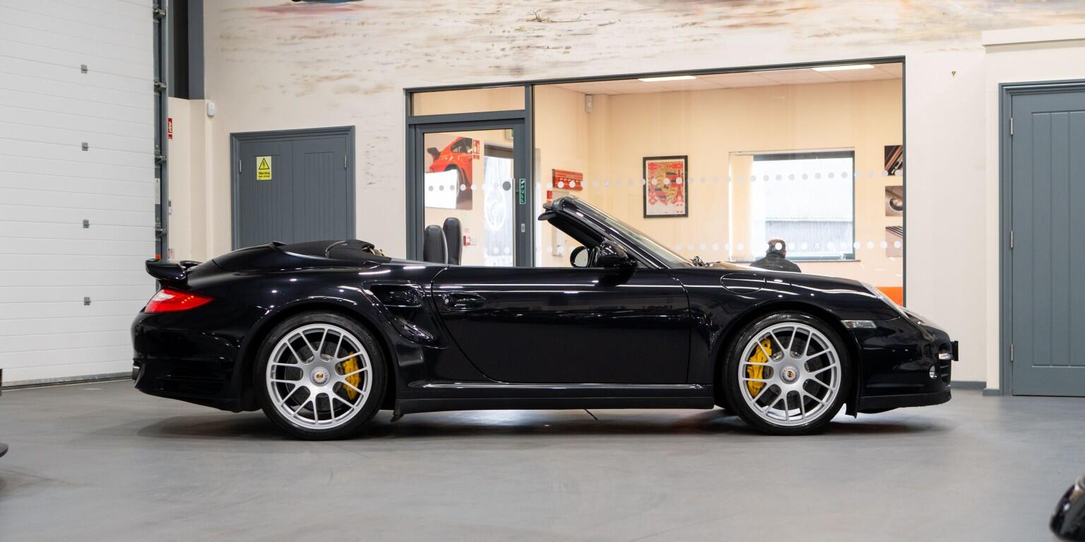 Porsche 911 view 12
