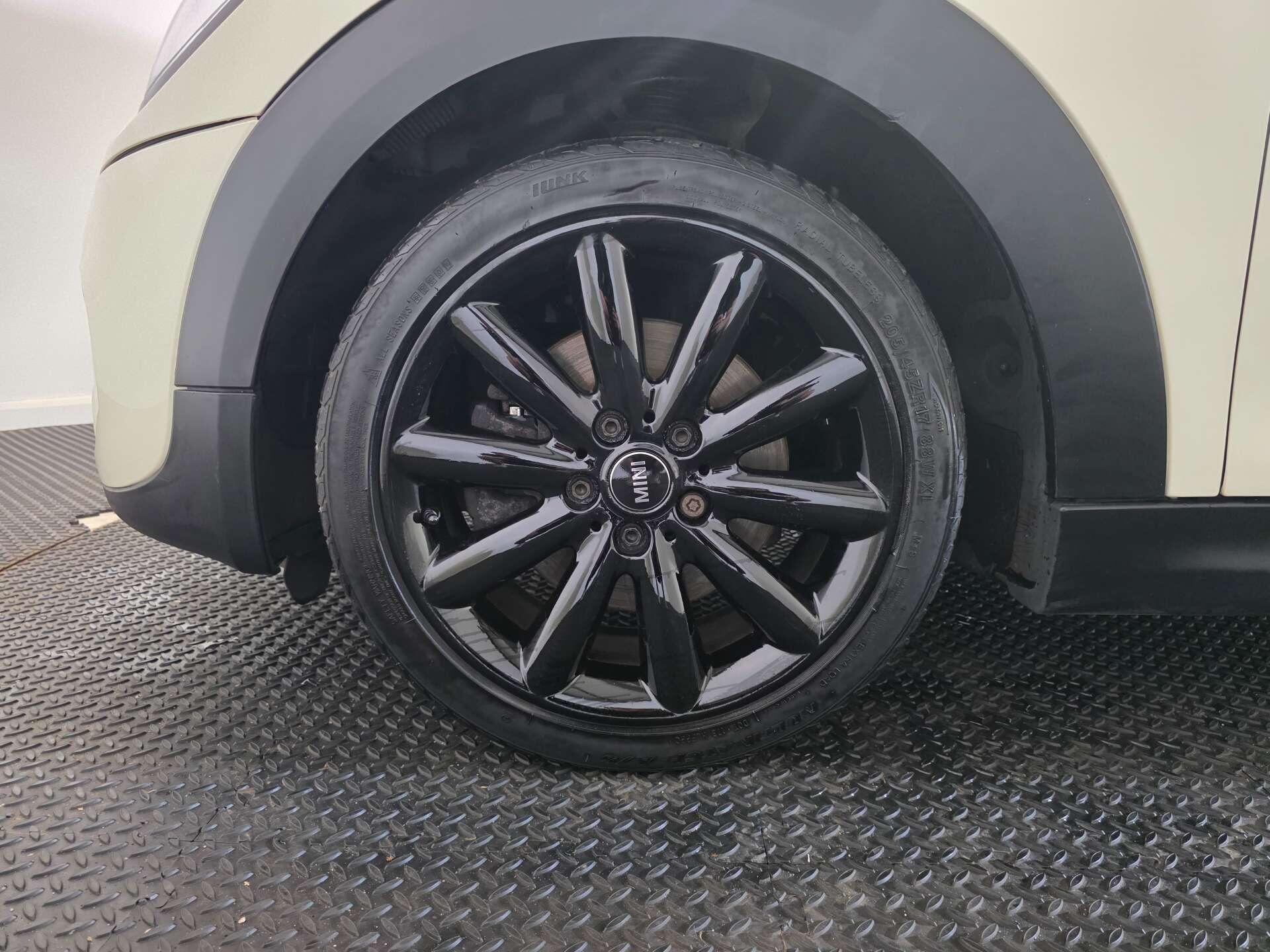 Mini Hatch view 48