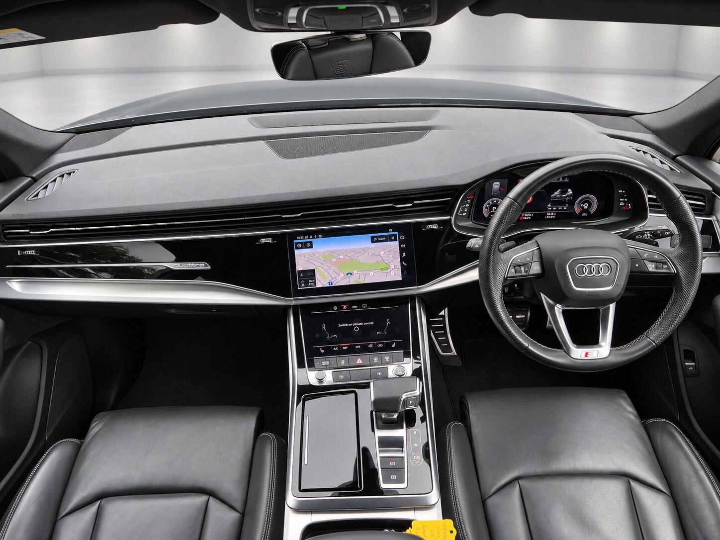 Audi Q7 view 2