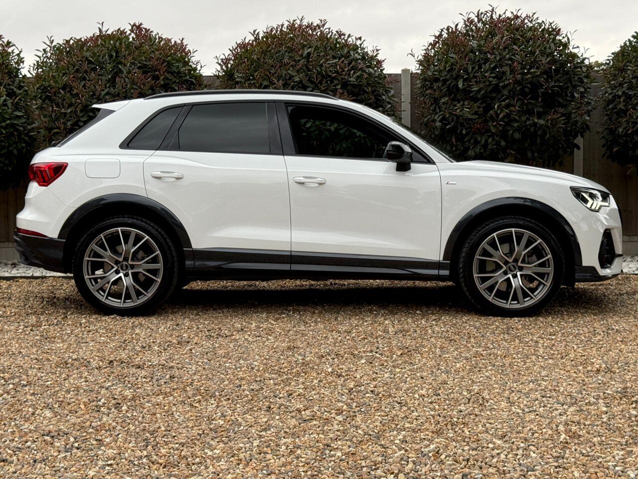 Audi Q3 view 6