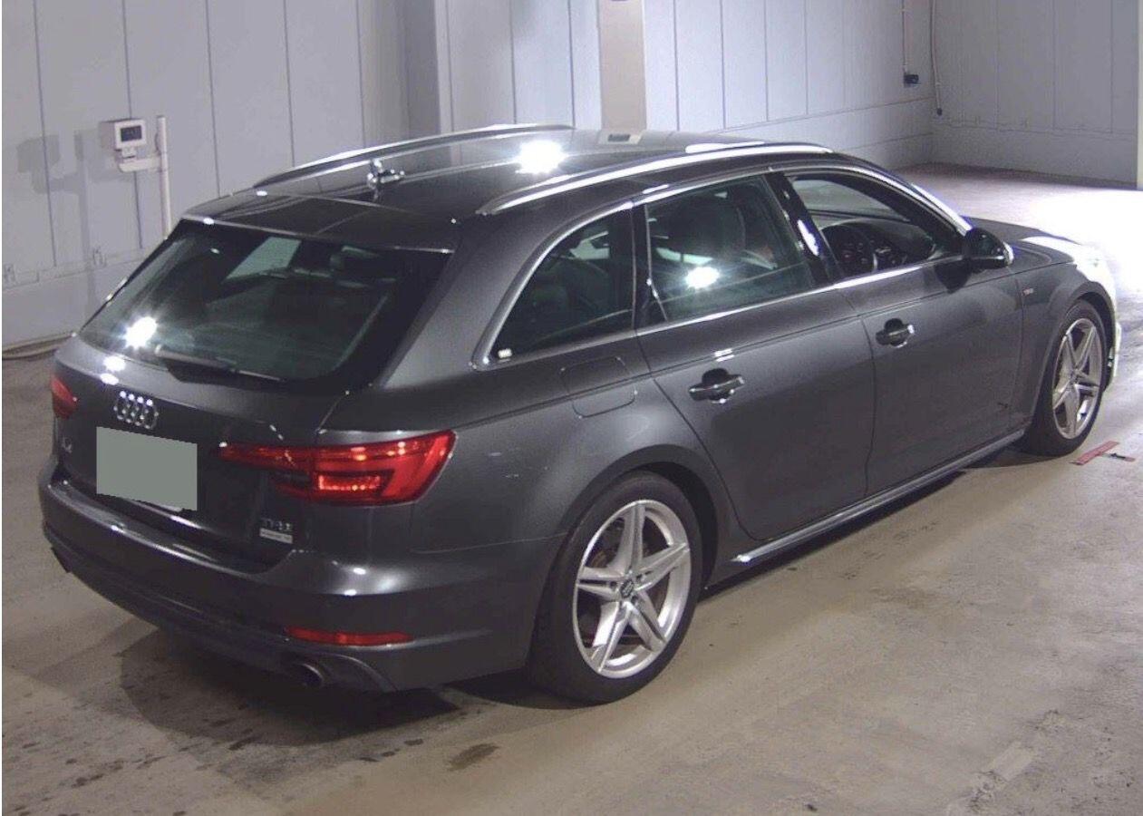 Audi A4 view 4