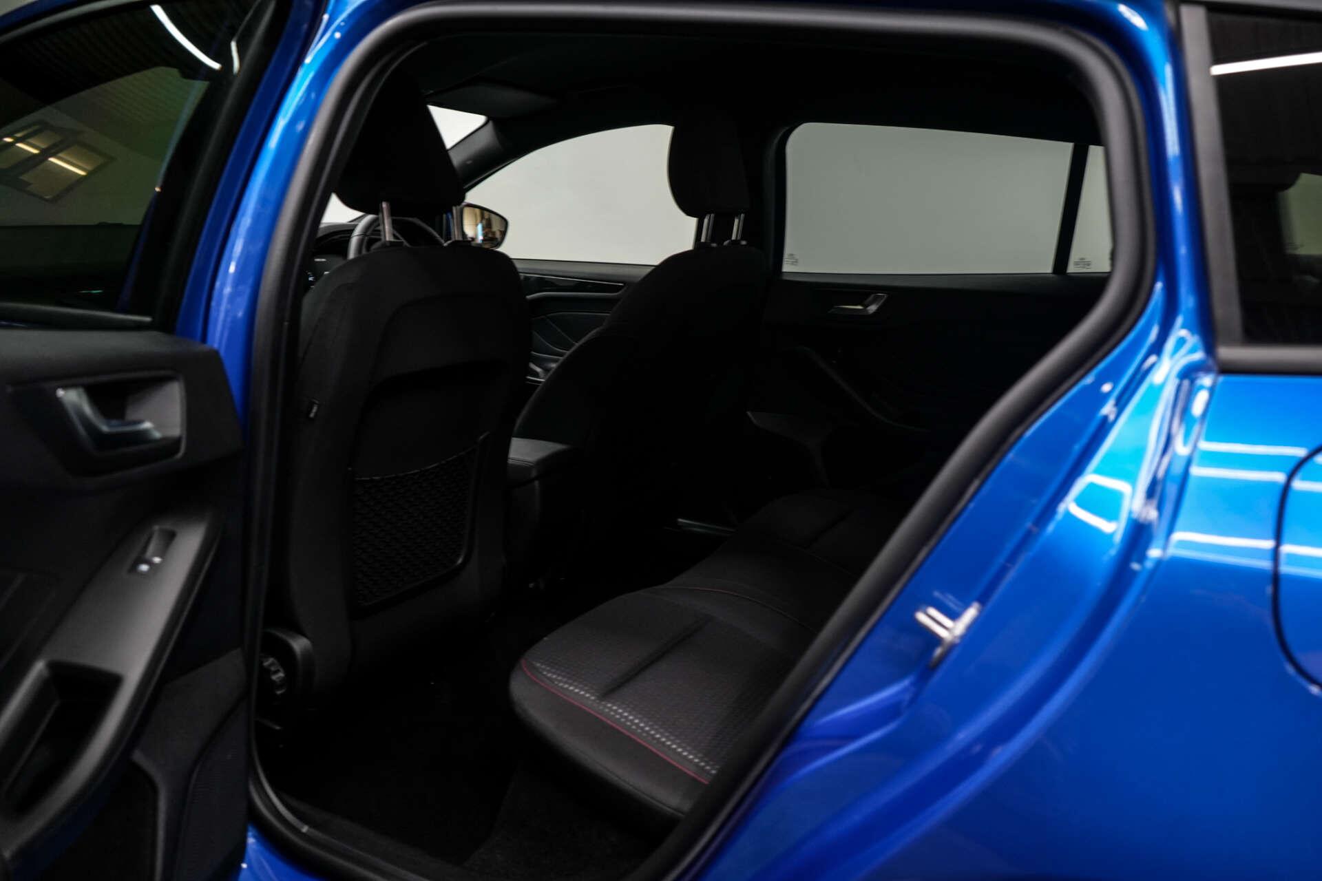 Ford Focus view 23