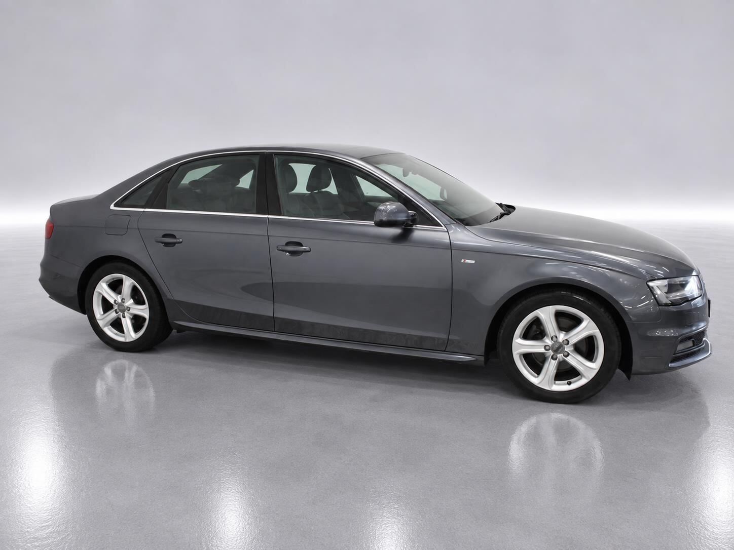 Audi A4 view 4