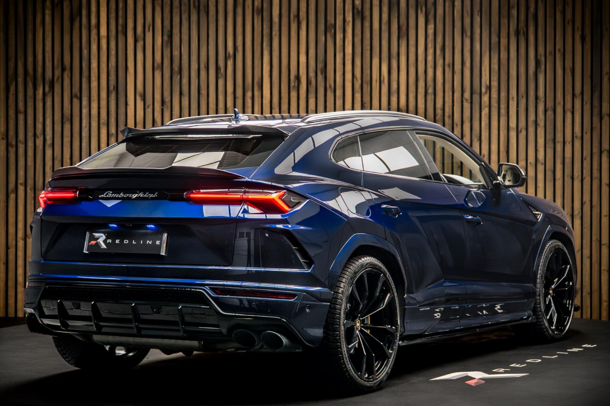 Lamborghini Urus view 4