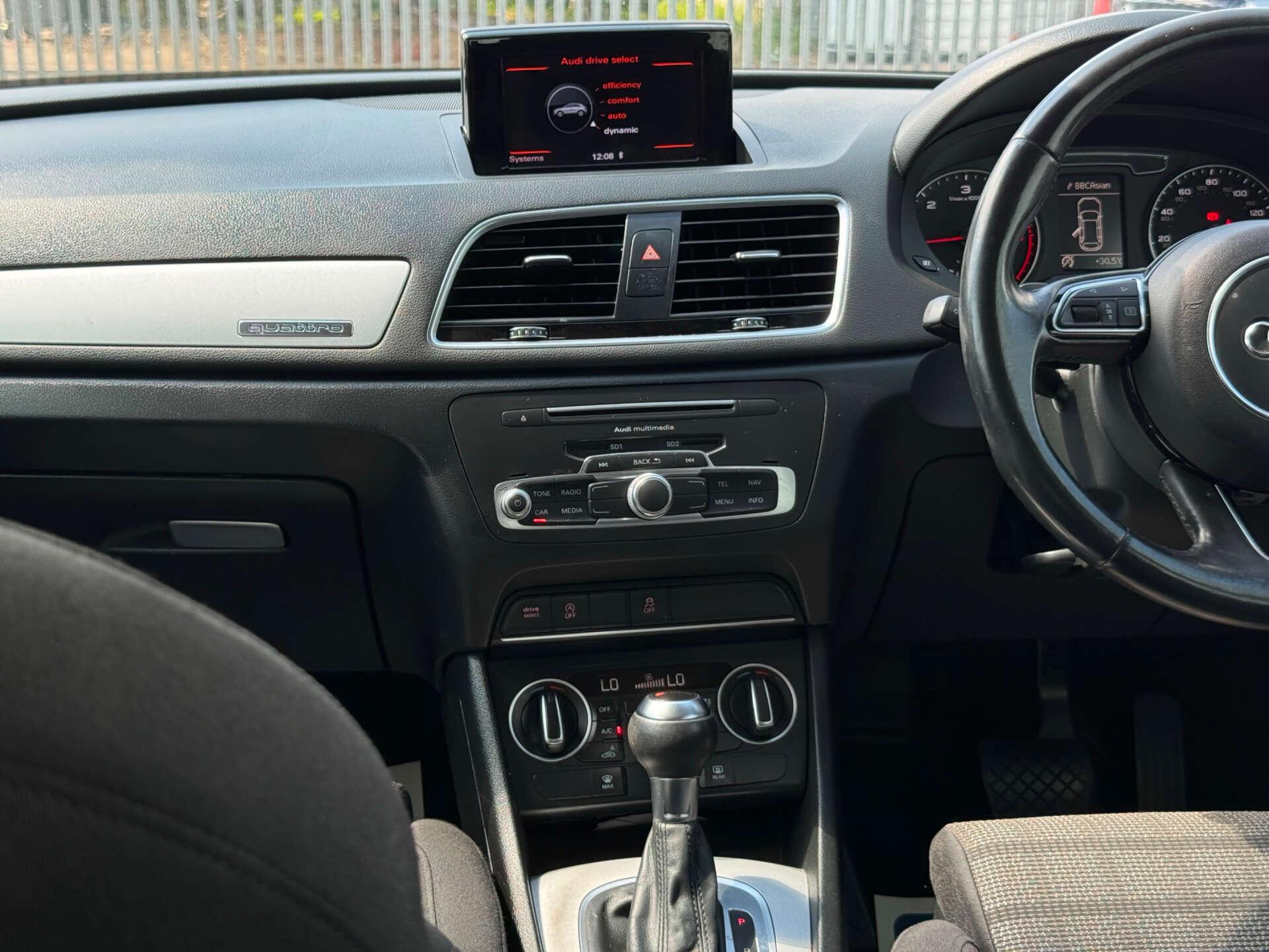 Audi Q3 view 54