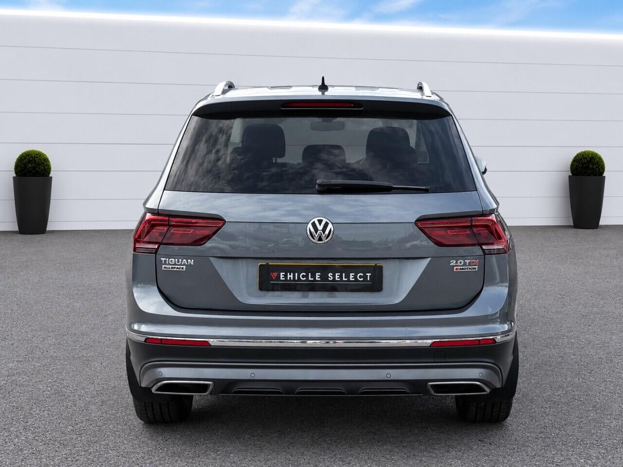 Volkswagen Tiguan Allspace view 11
