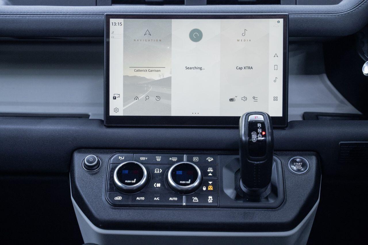 Land Rover Defender view 23