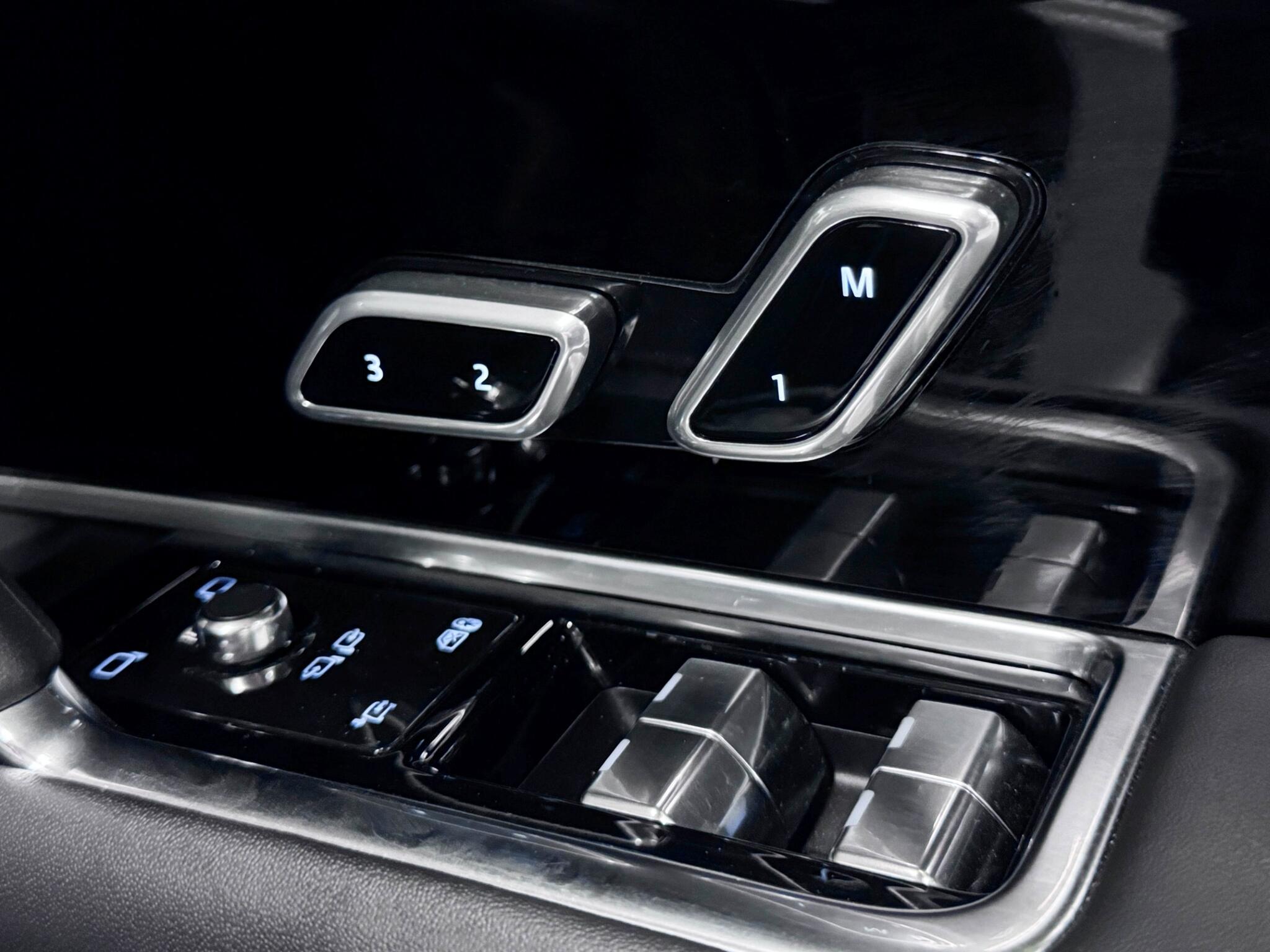 Land Rover Range Rover view 21