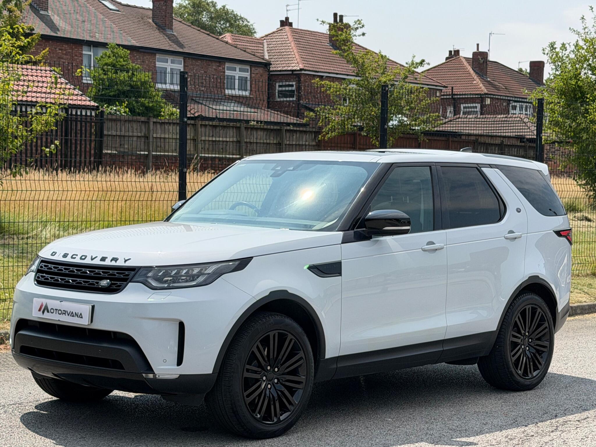 Land Rover Discovery view 3
