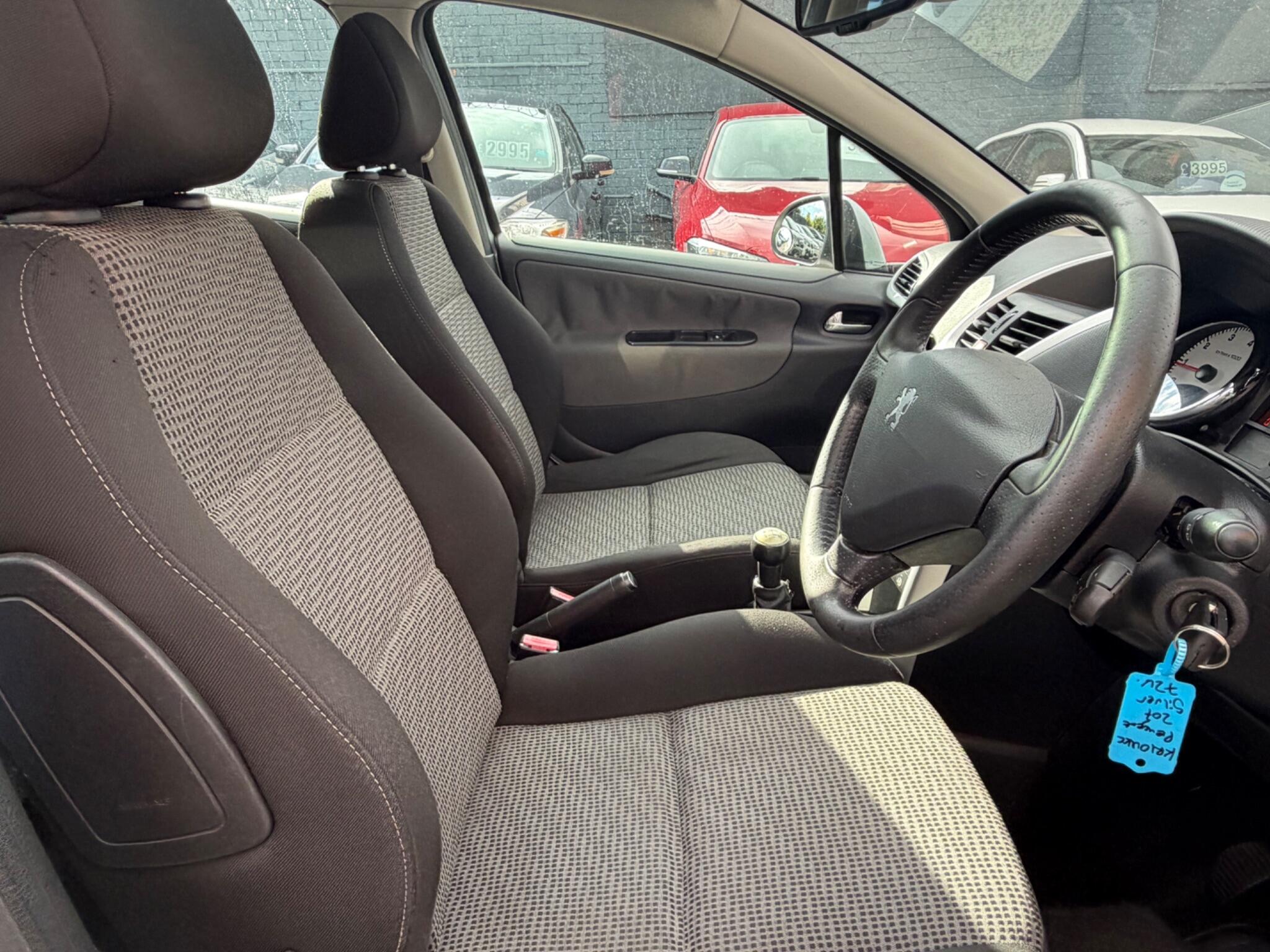 Peugeot 207 view 10