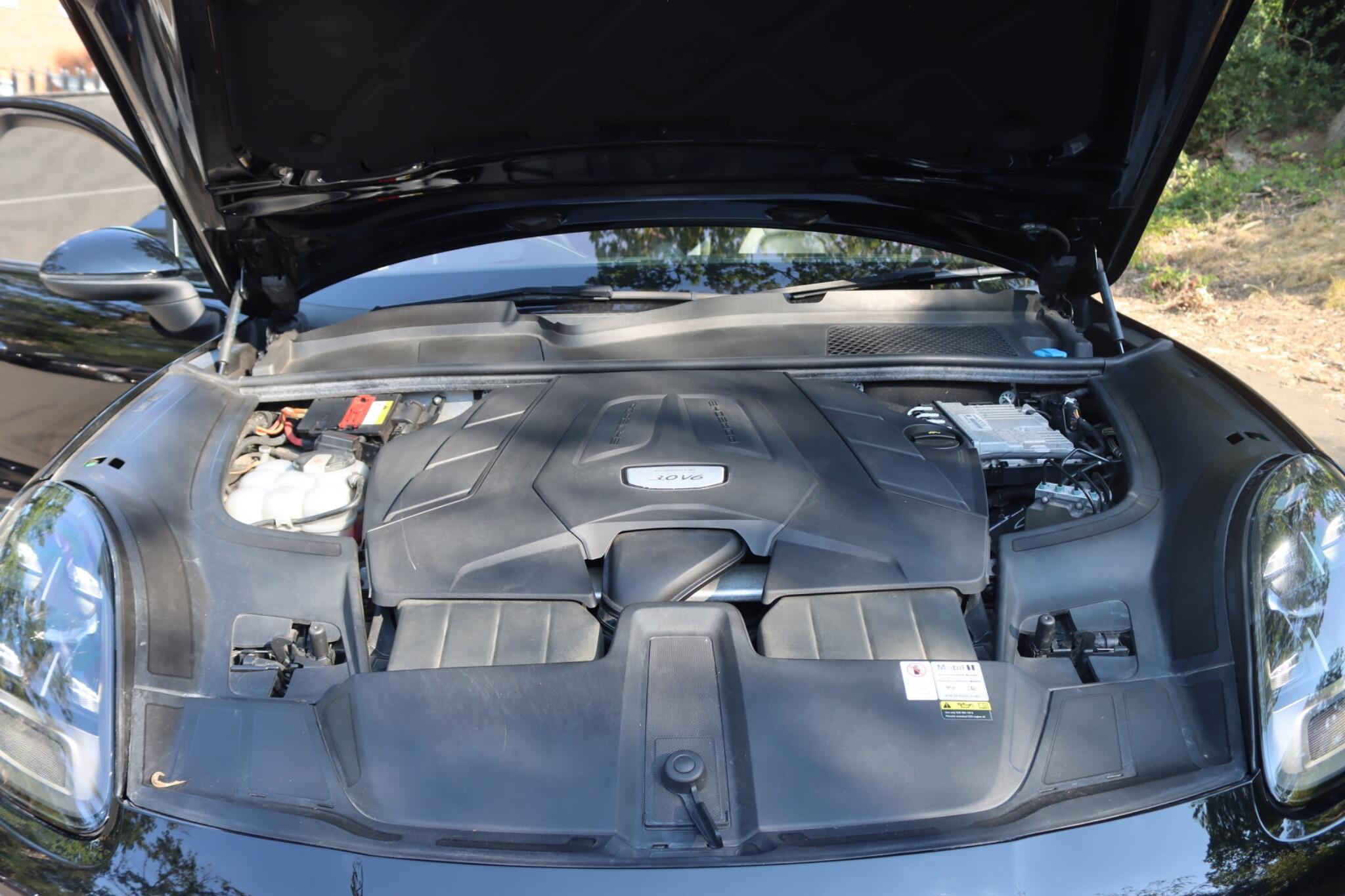 Porsche Cayenne view 58