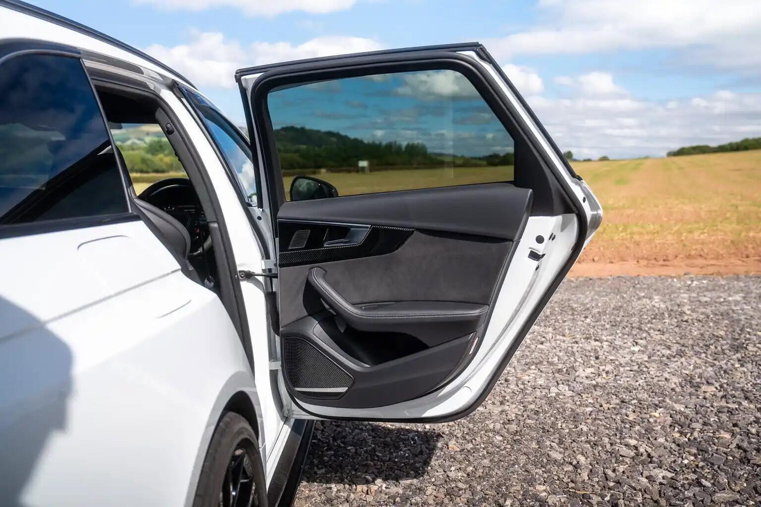 Audi RS4 Avant view 36