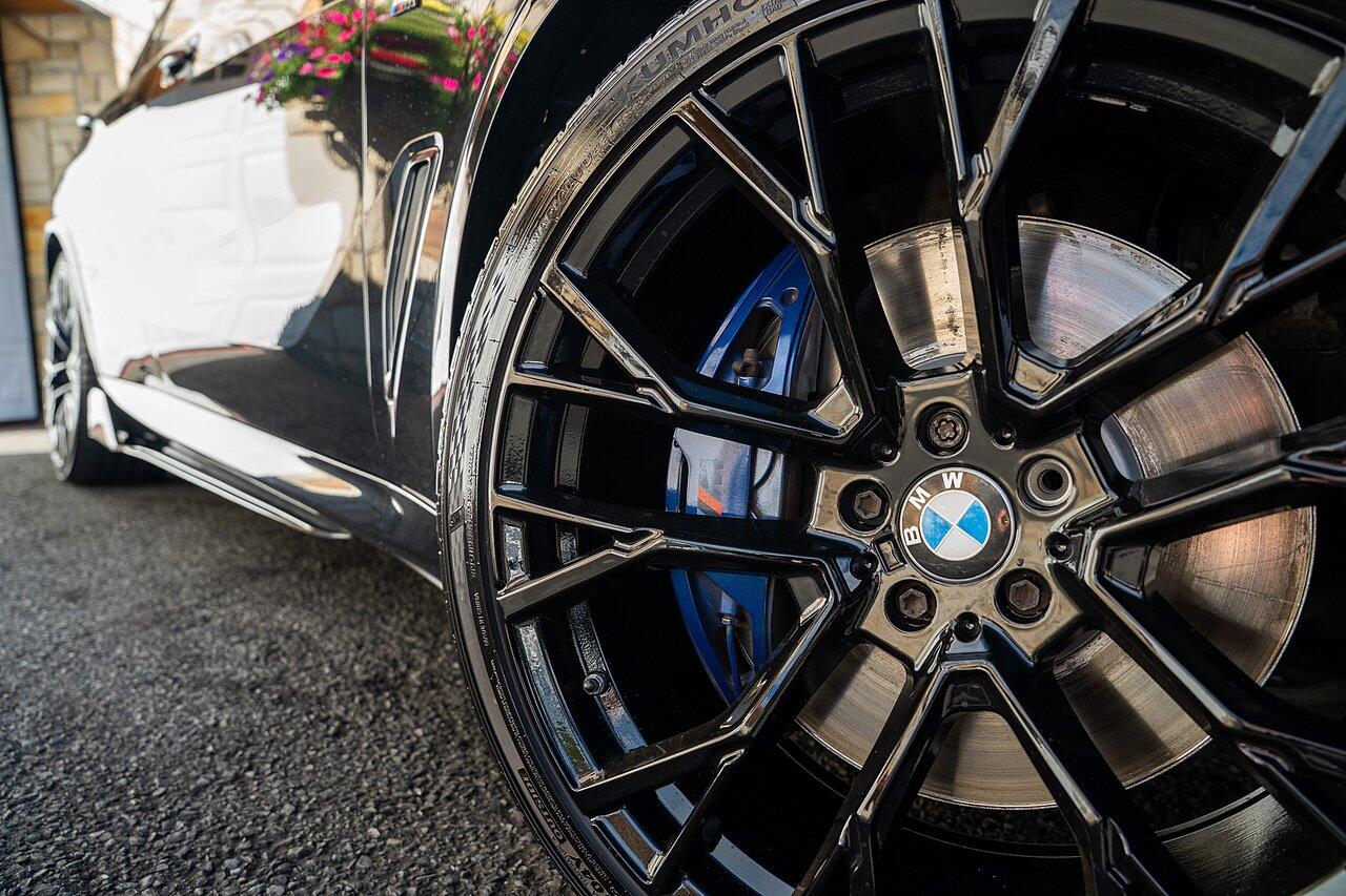 BMW X5 view 25