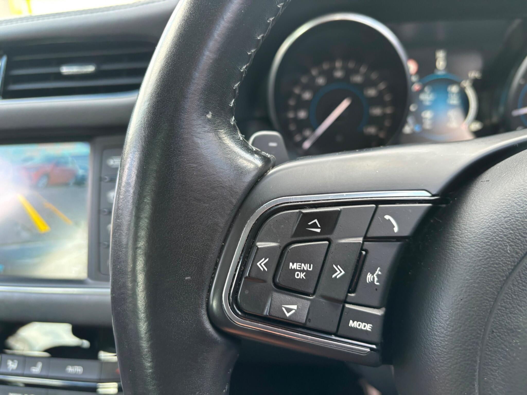 Jaguar XF view 14