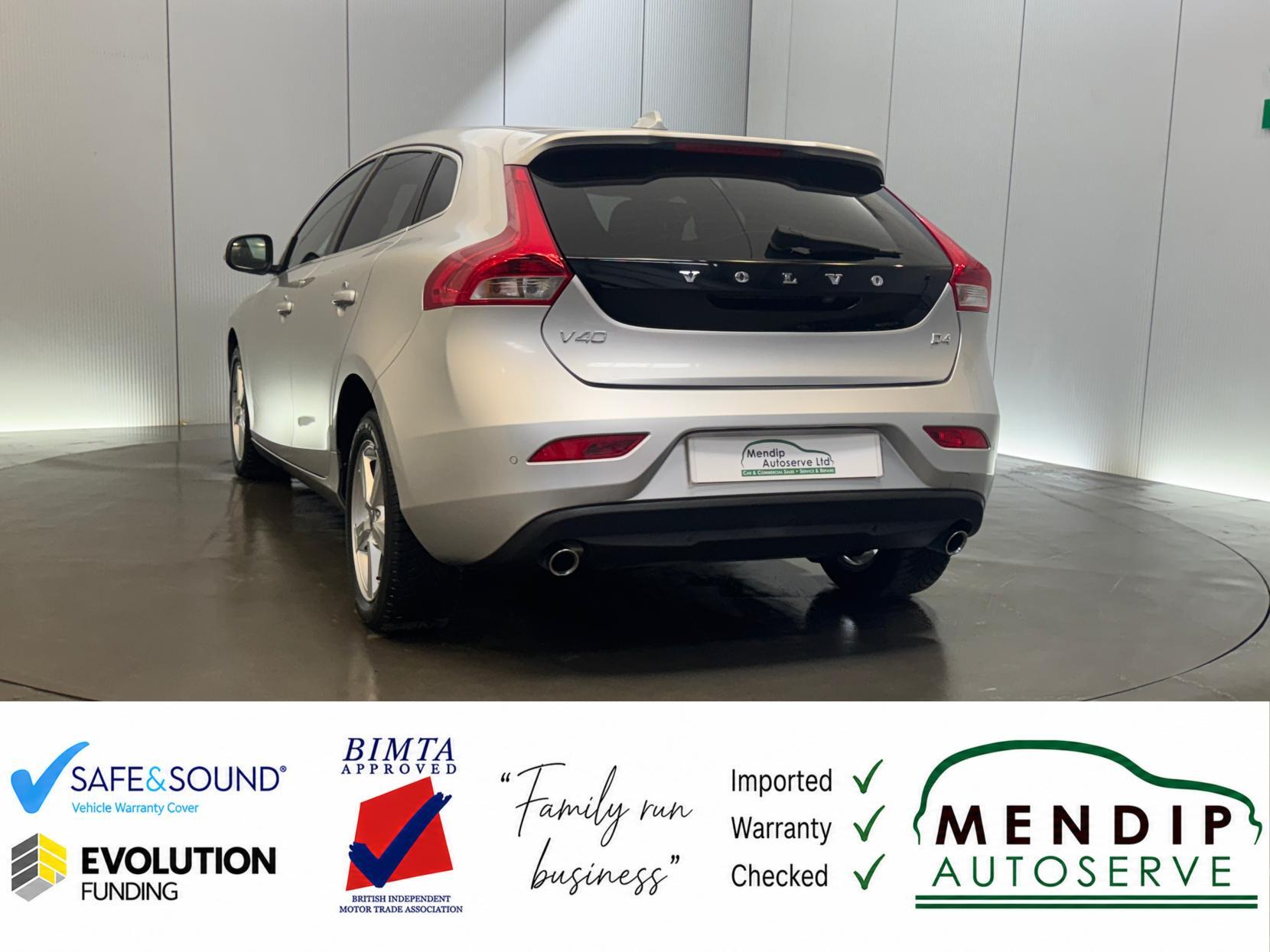 Volvo V40 view 16