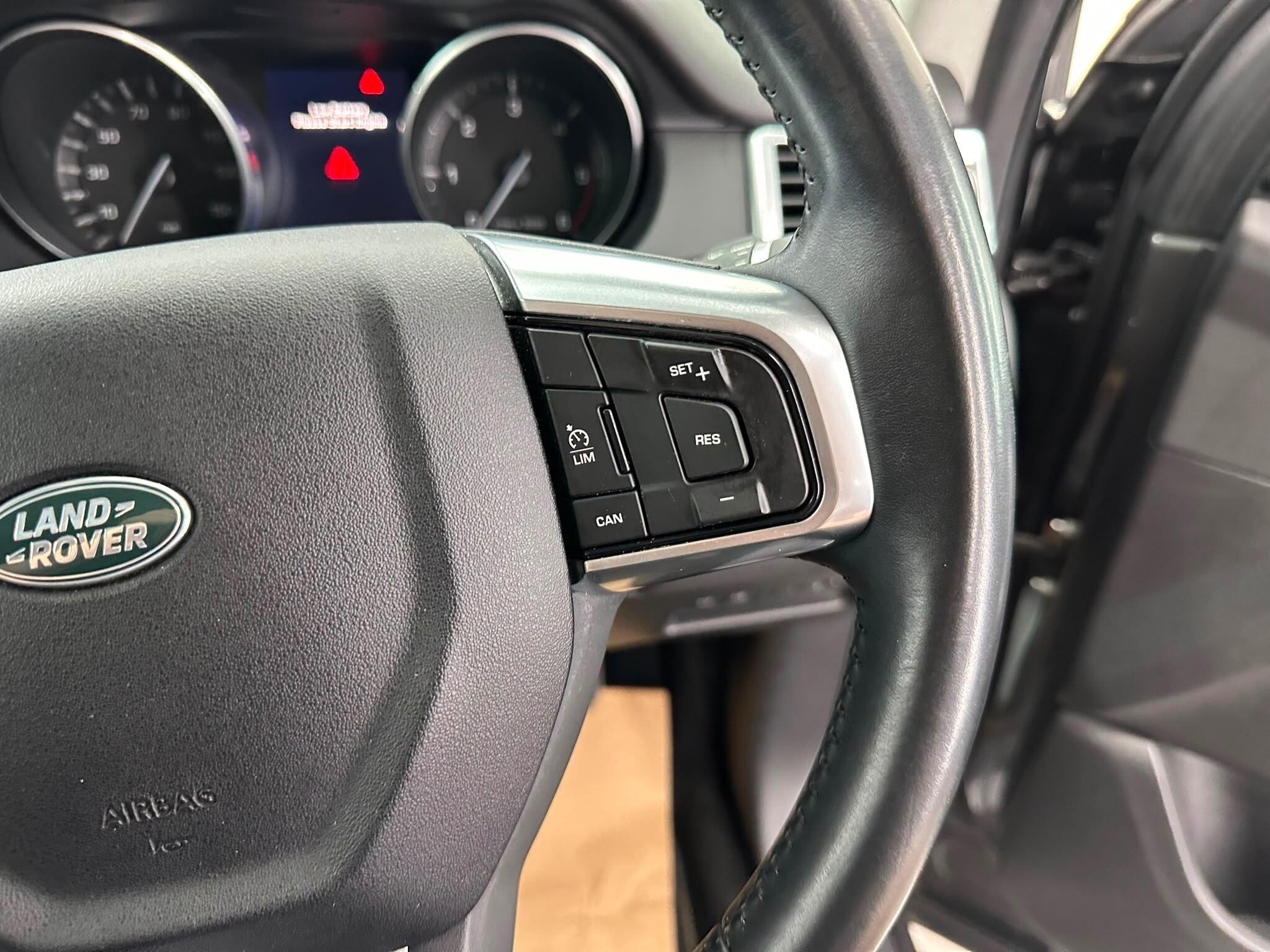 Land Rover Discovery Sport view 36