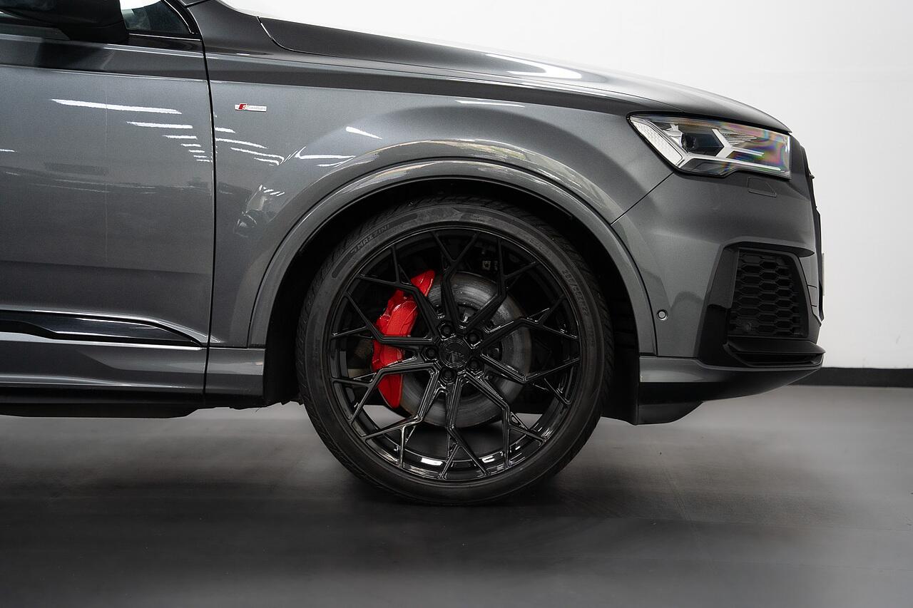 Audi Q7 view 35