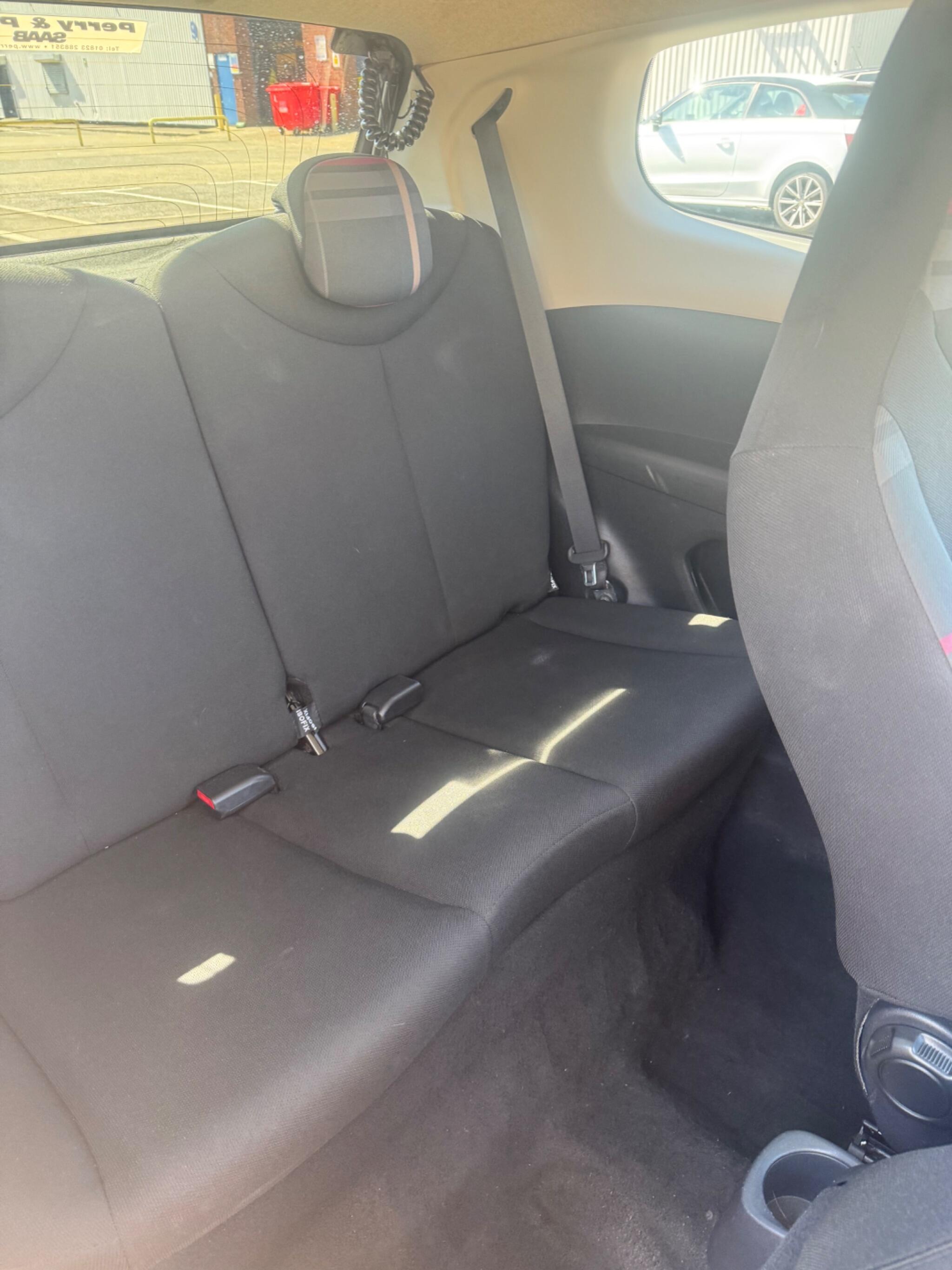 Peugeot 108 view 28