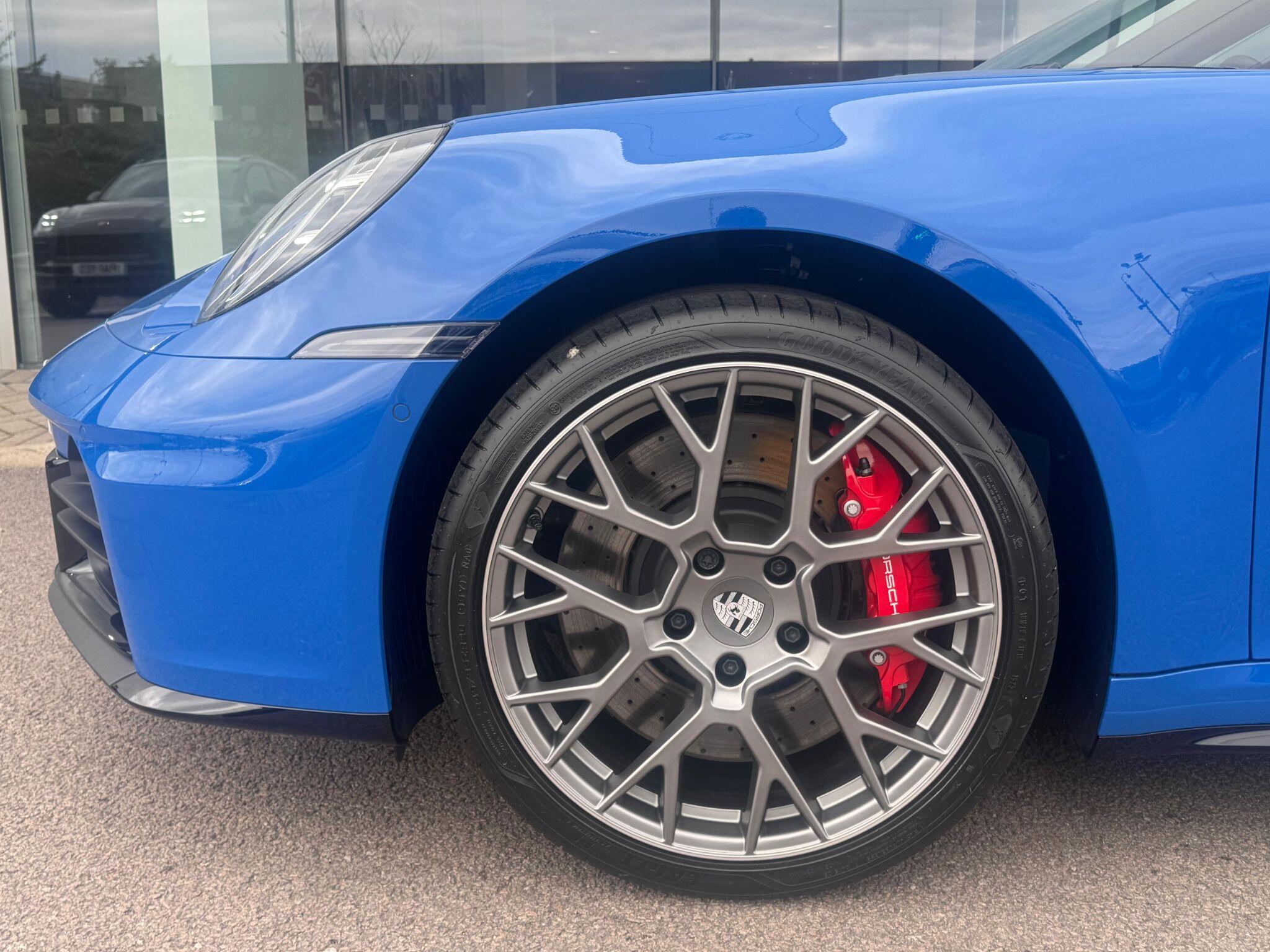 Porsche 911 view 24