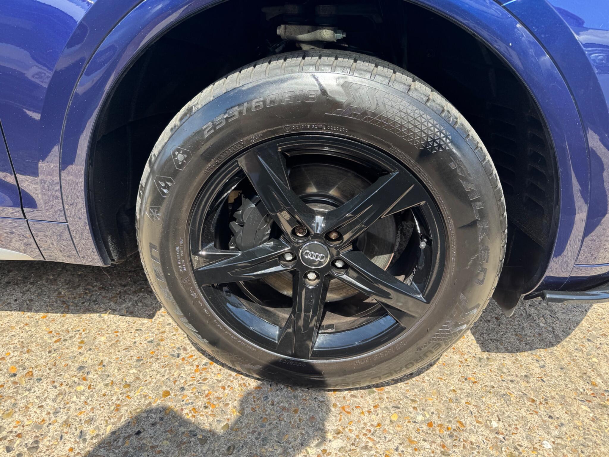 Audi Q5 view 25