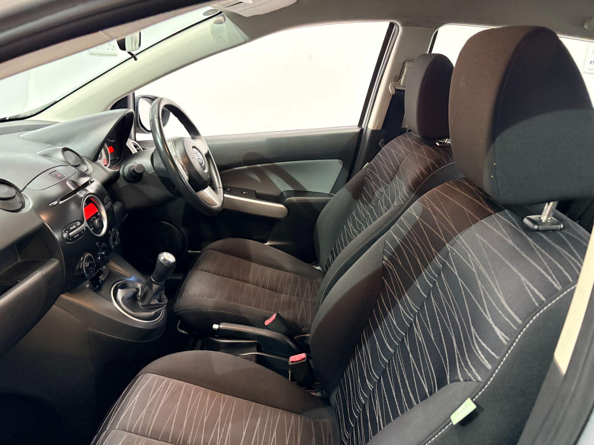 Mazda Mazda2 view 29