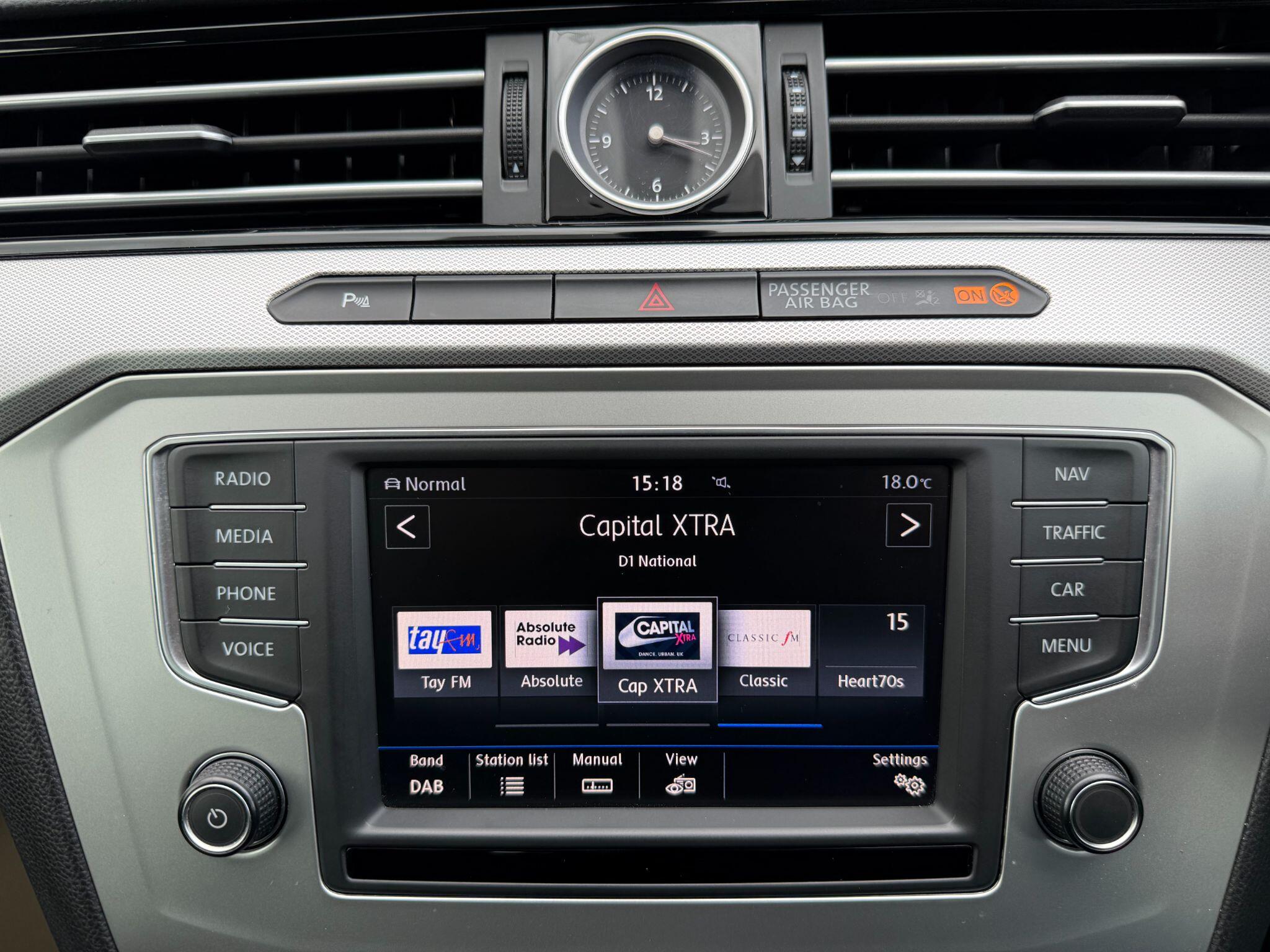 Volkswagen Passat view 28