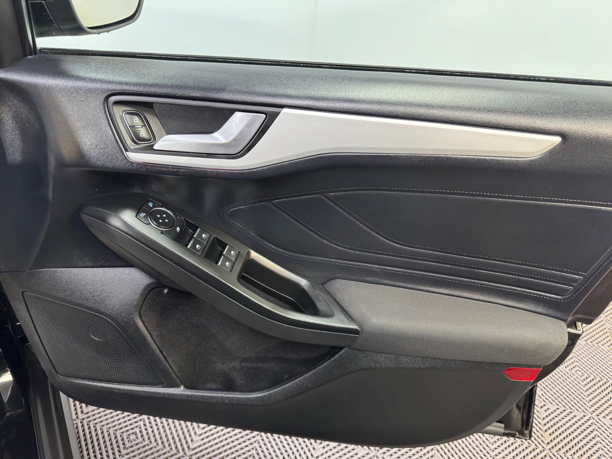 Ford Focus view 27