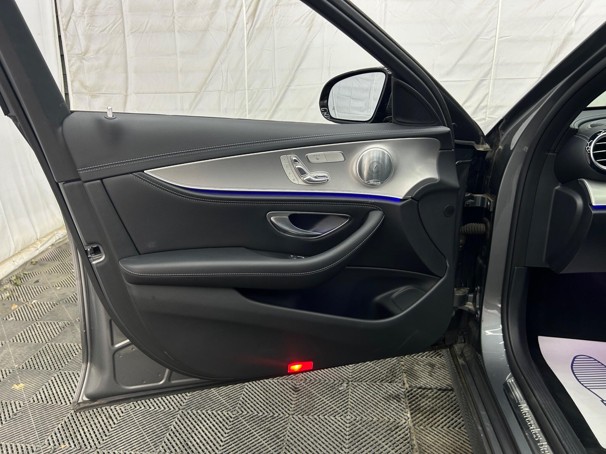Mercedes-Benz E-Class view 28