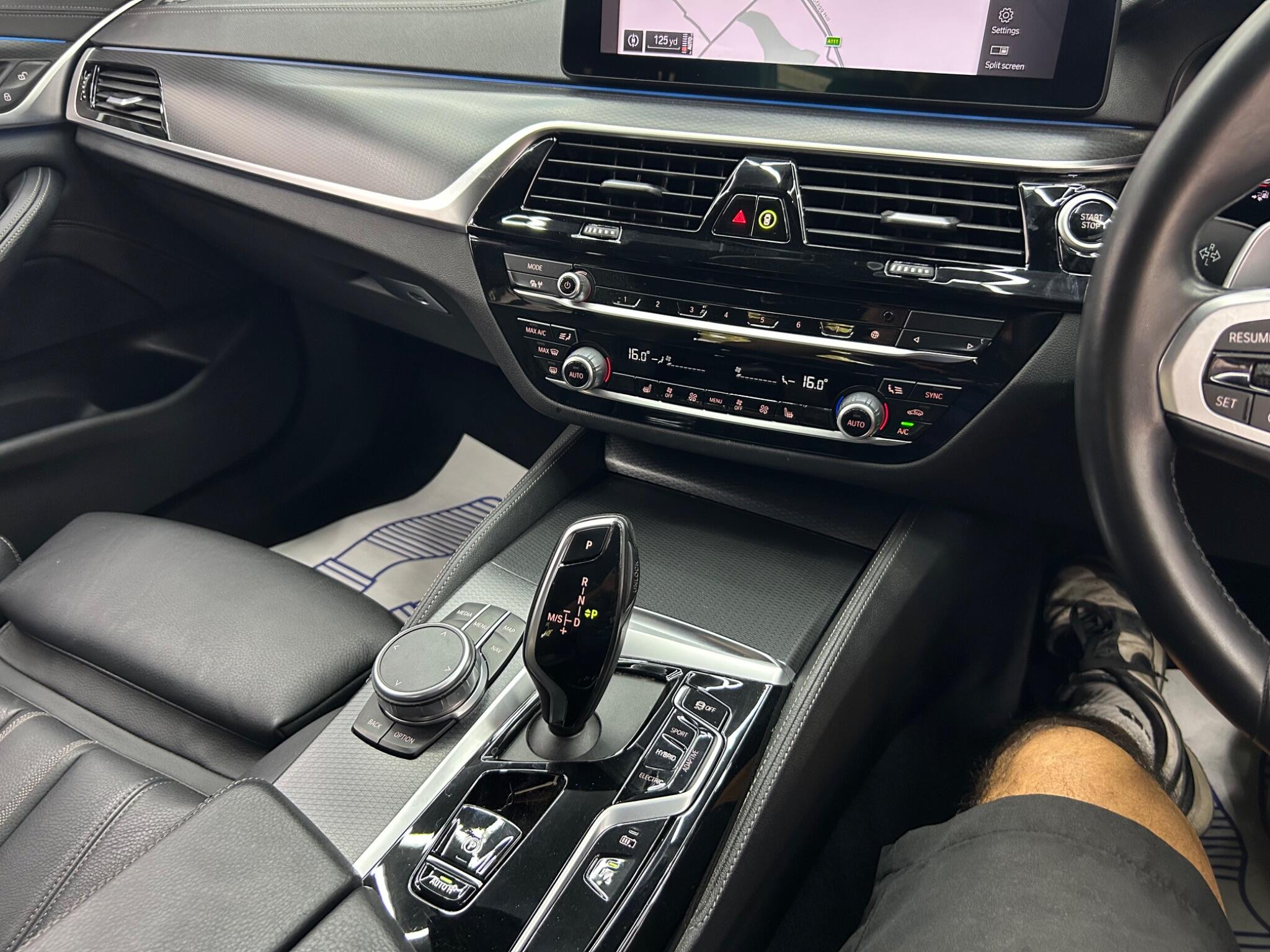 BMW 5 Series view 9