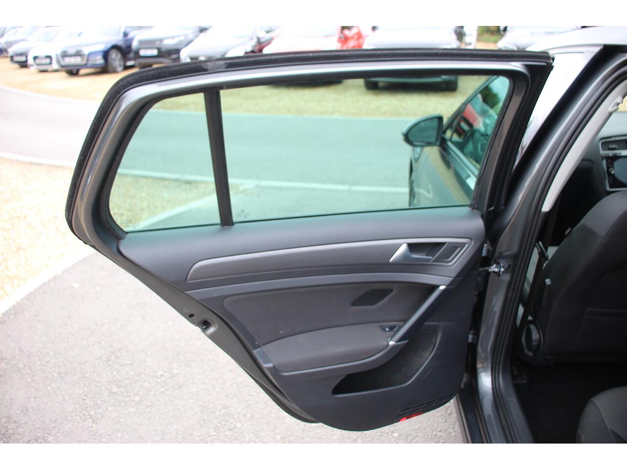 Volkswagen Golf view 40