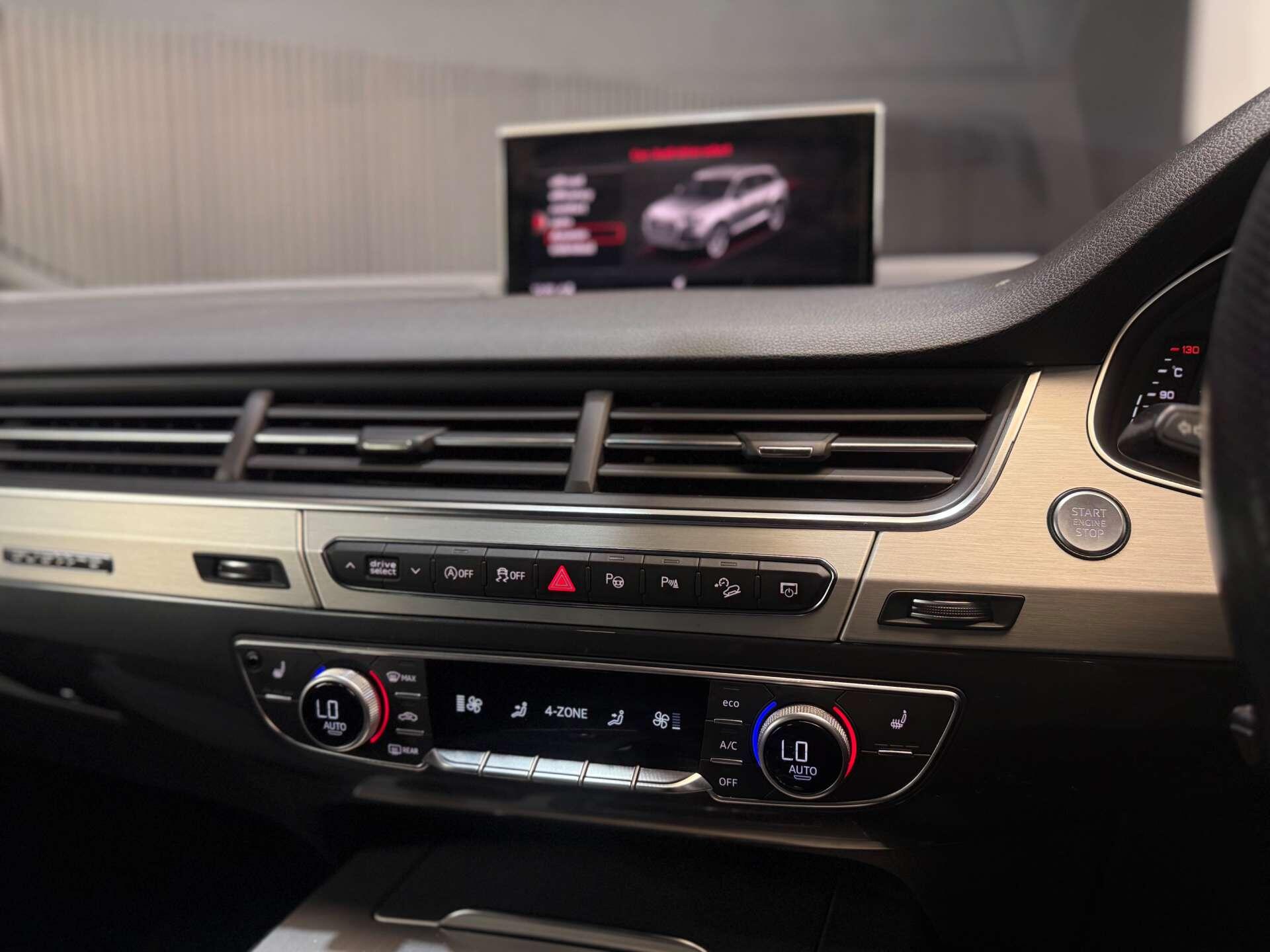 Audi Q7 view 28