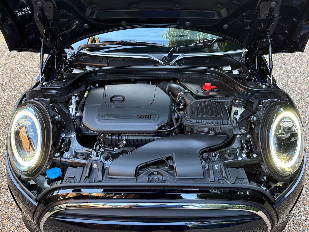 Mini Convertible view 39