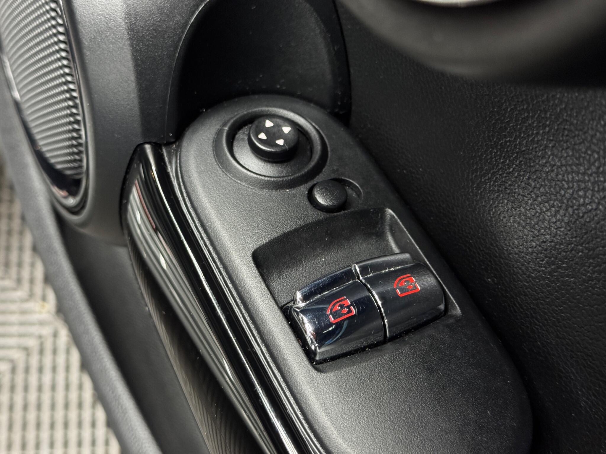 MINI Hatch view 42