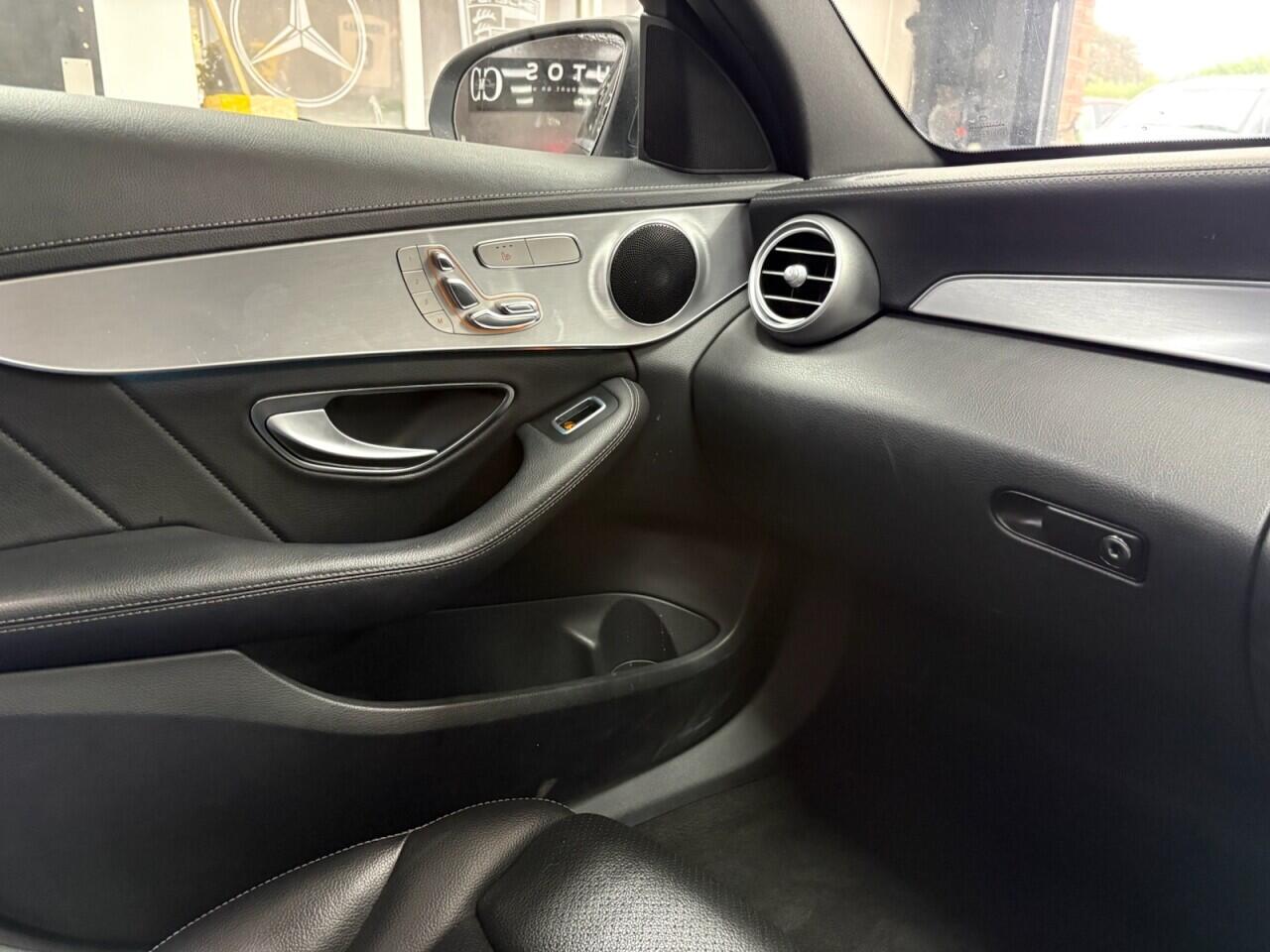 Mercedes-Benz C-Class view 27