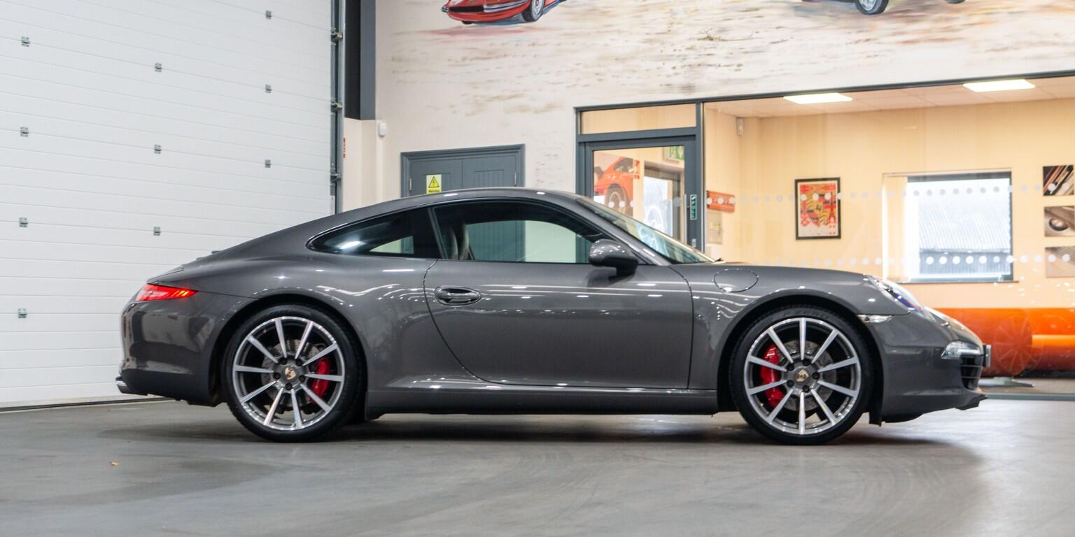Porsche 911 view 12