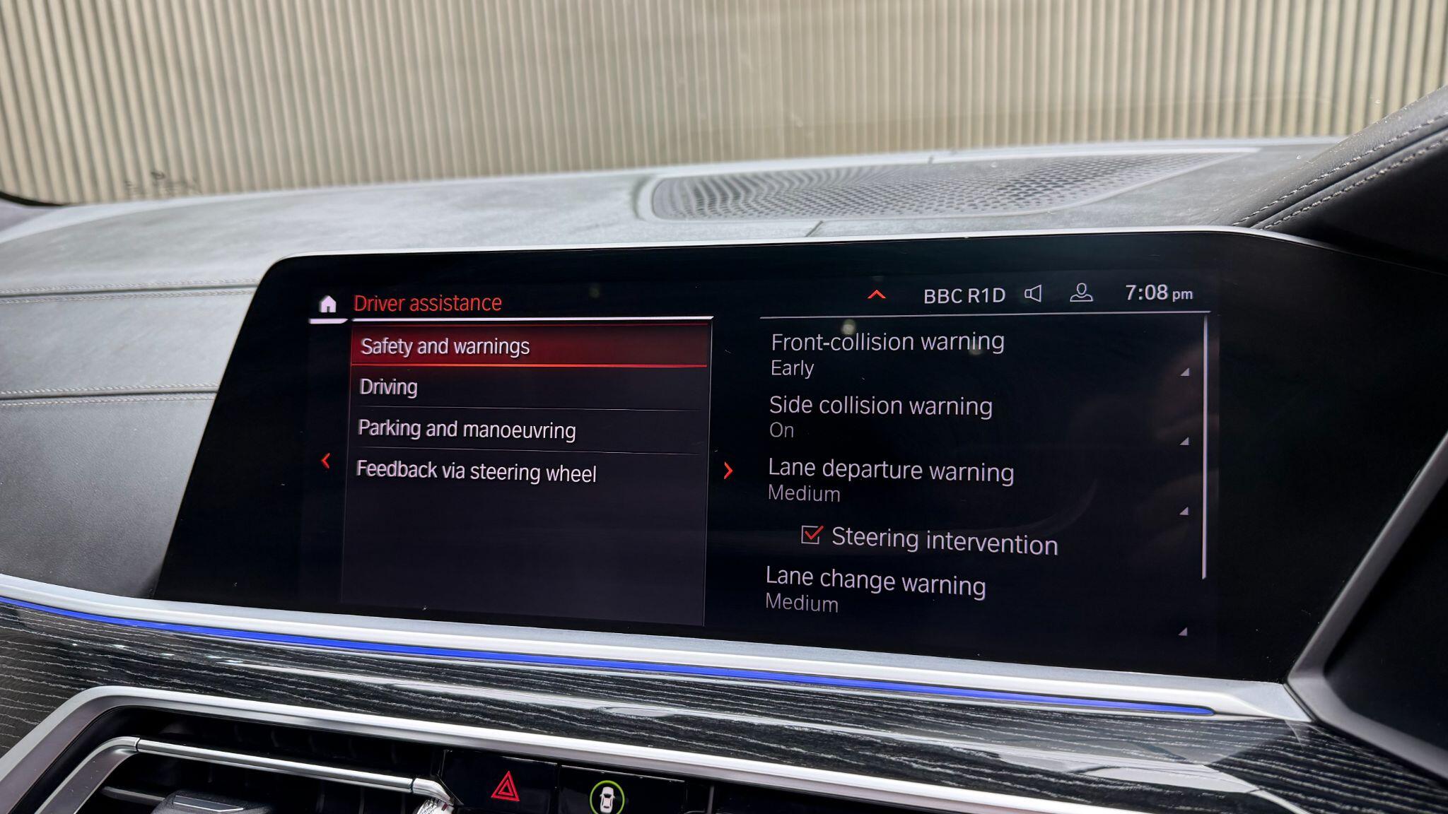 BMW X7 view 32