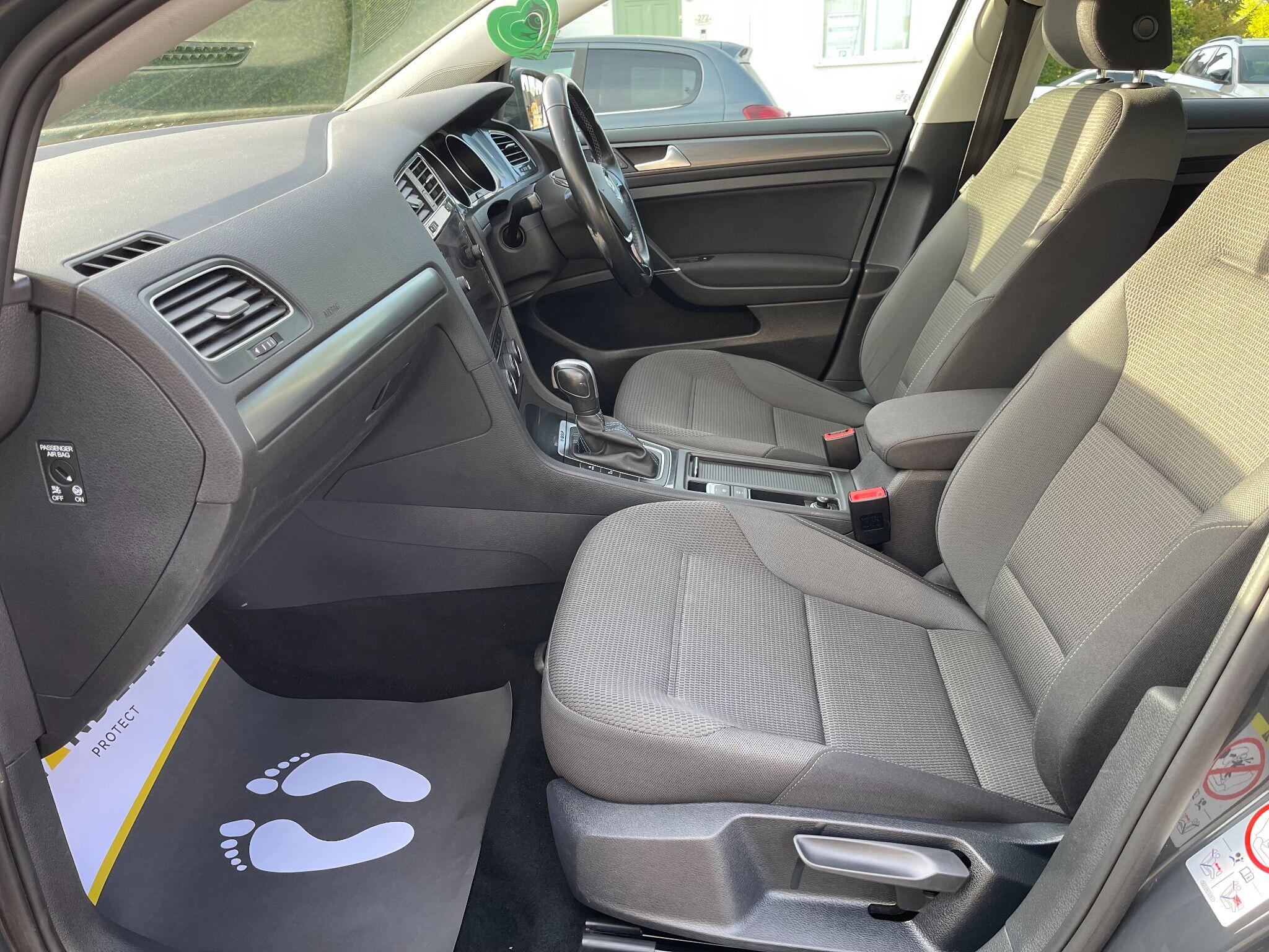 Volkswagen E-Golf view 43