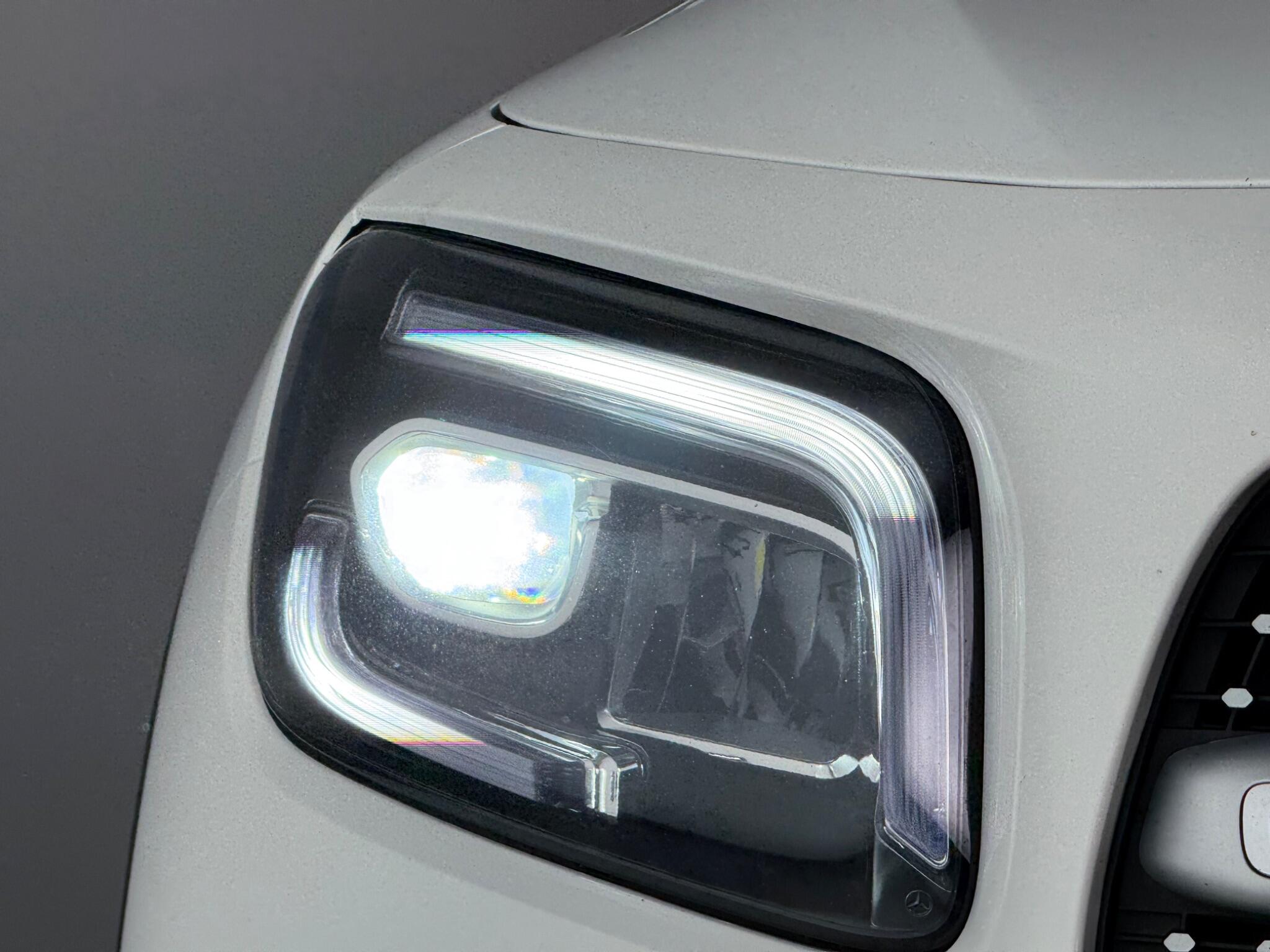 Mercedes-Benz GLB view 4