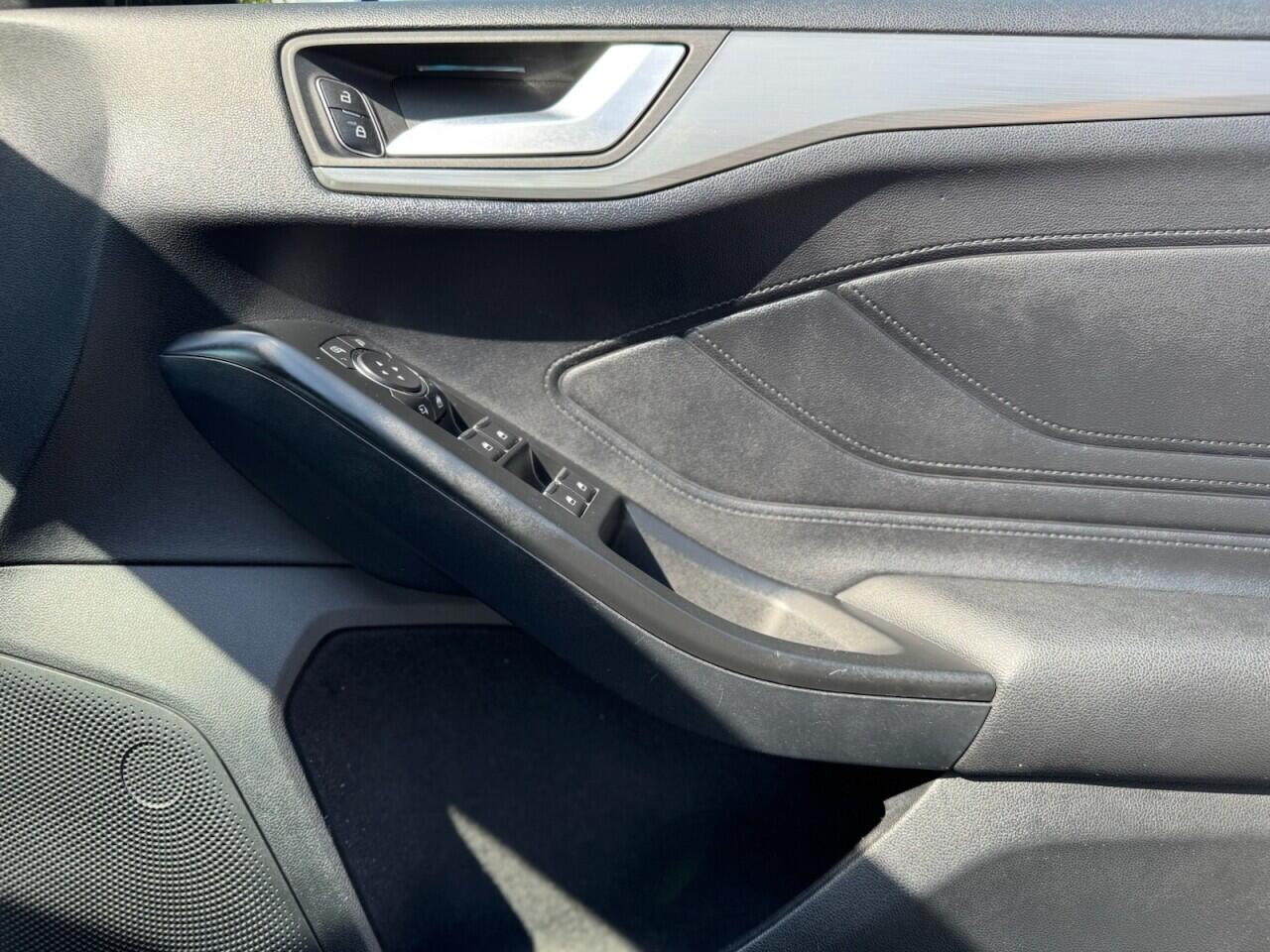 Ford Focus view 21