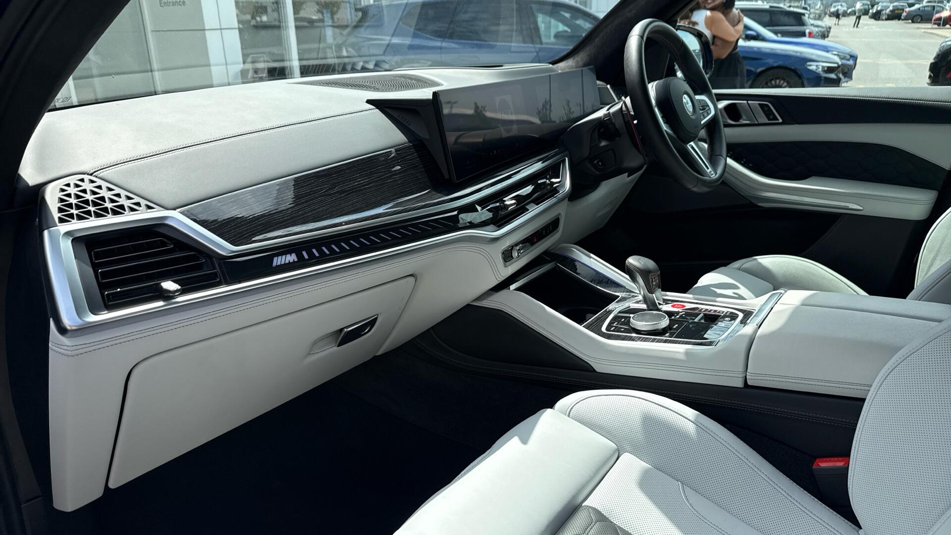 BMW X5 M view 7