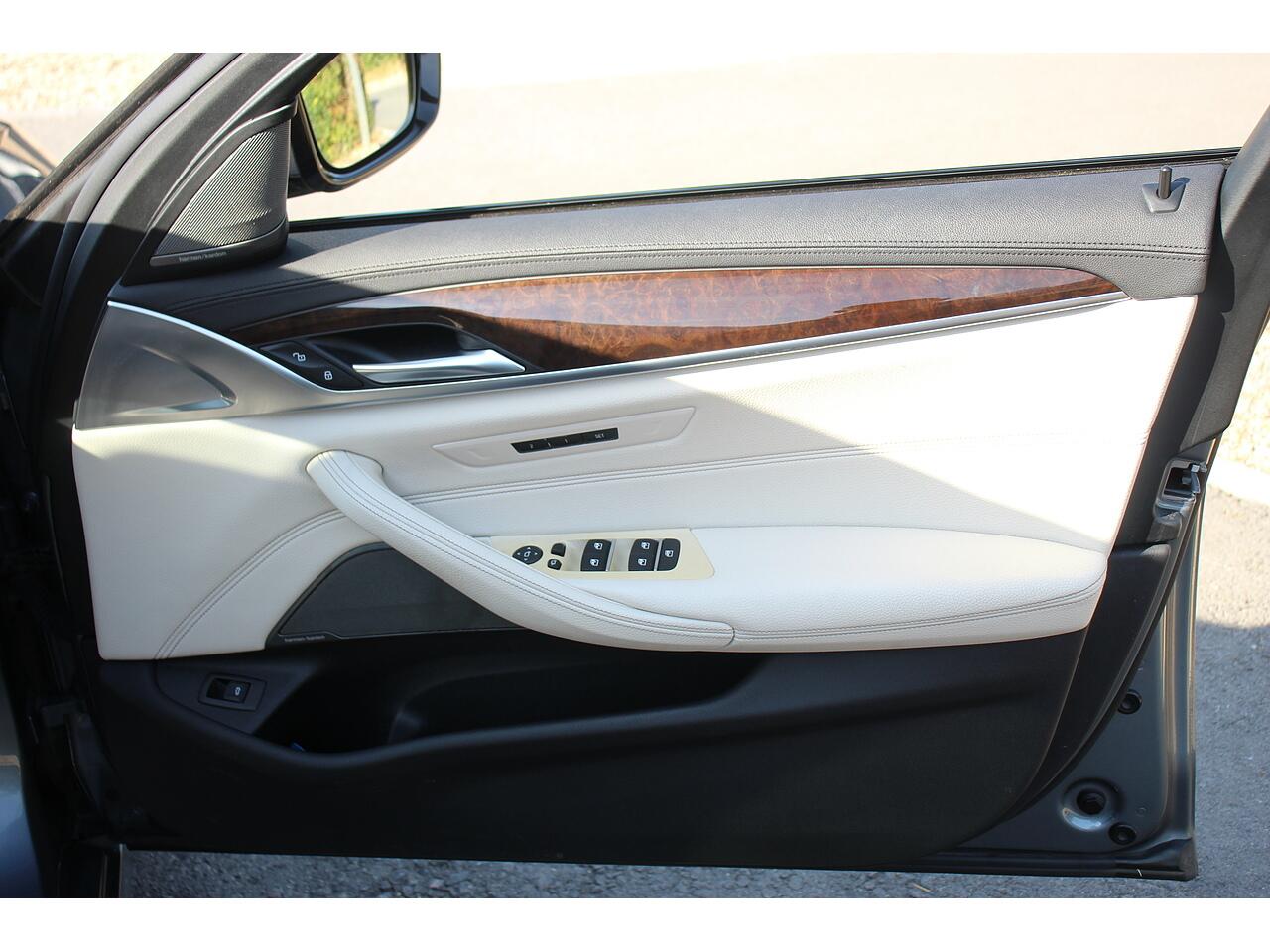 BMW 5 Series view 32