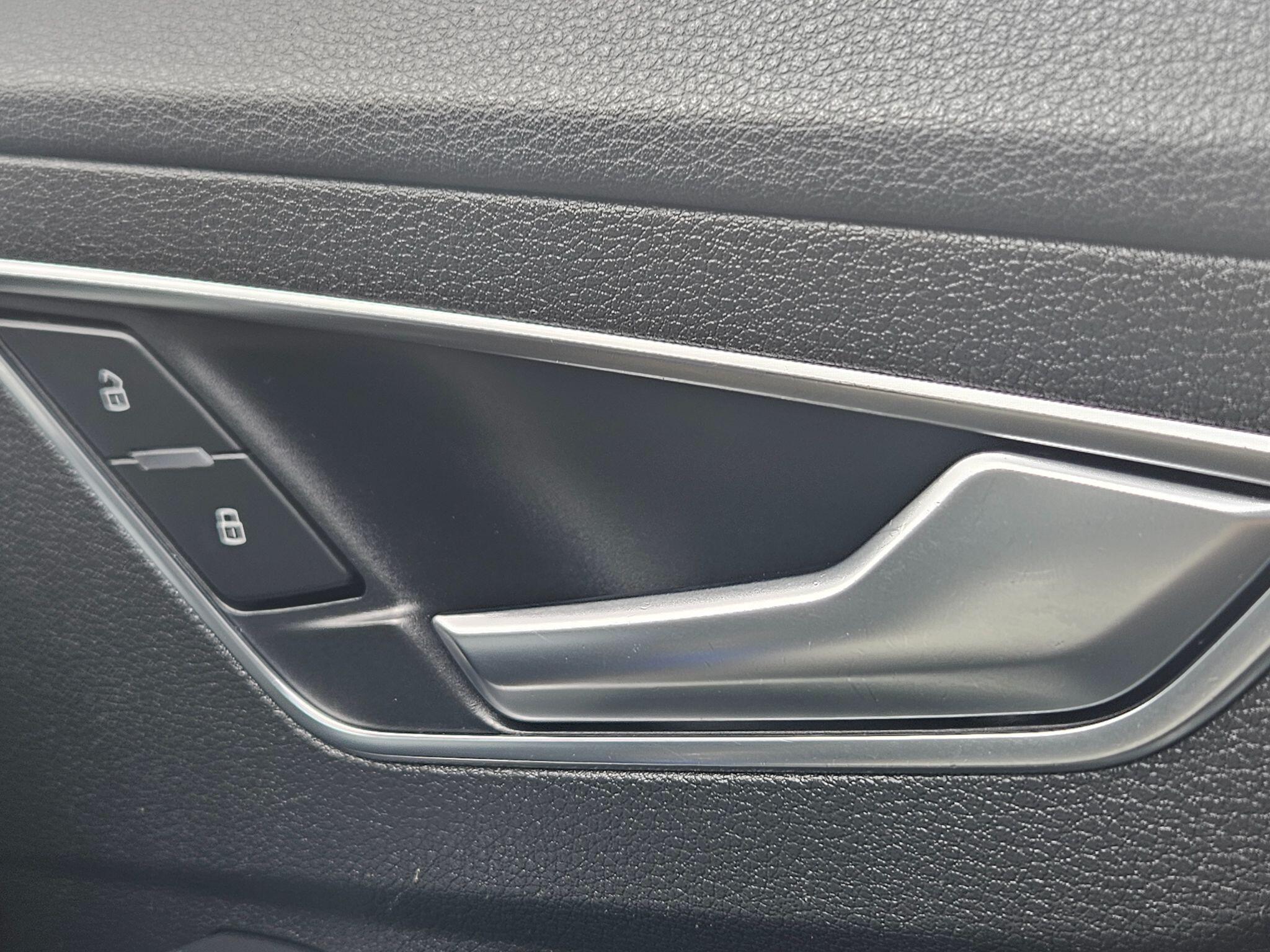 2019 Audi SQ2 image 49
