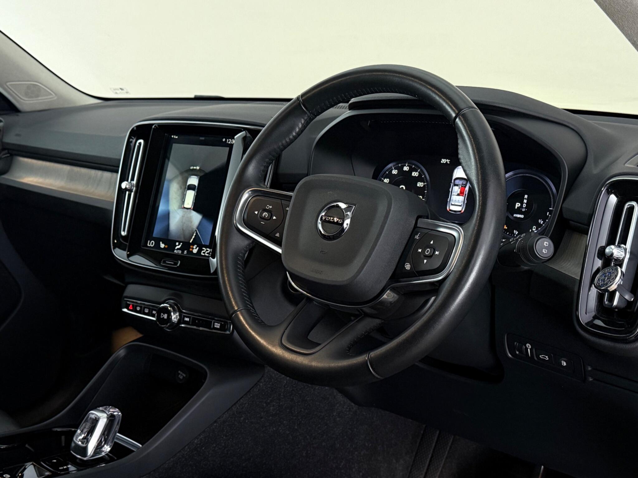 Volvo XC40 view 3