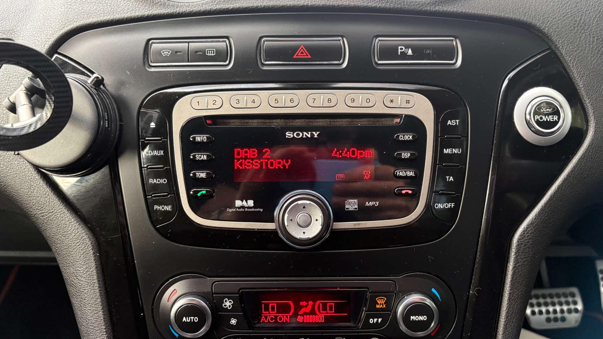 Ford Mondeo view 25