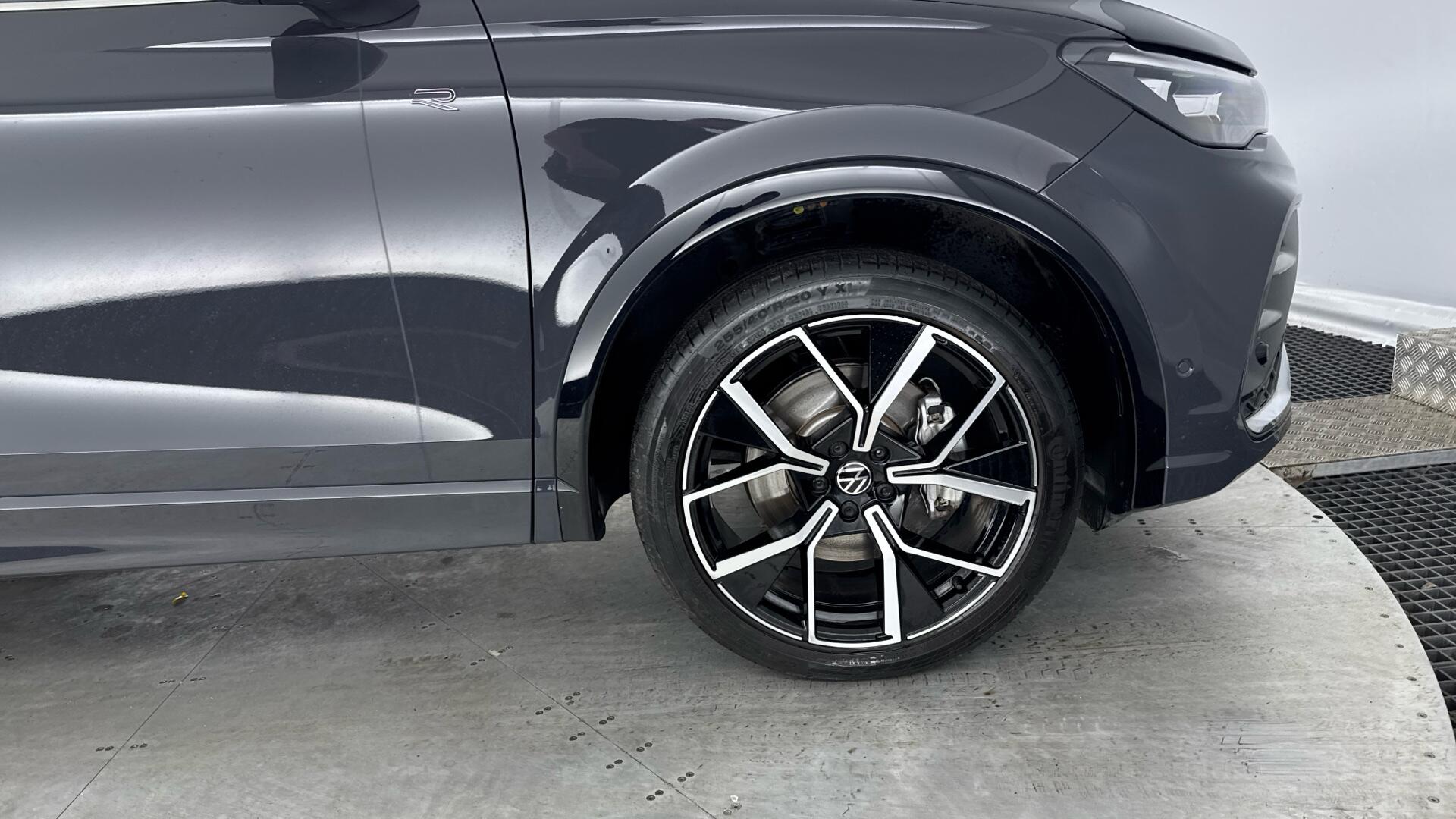 Volkswagen Tiguan view 21